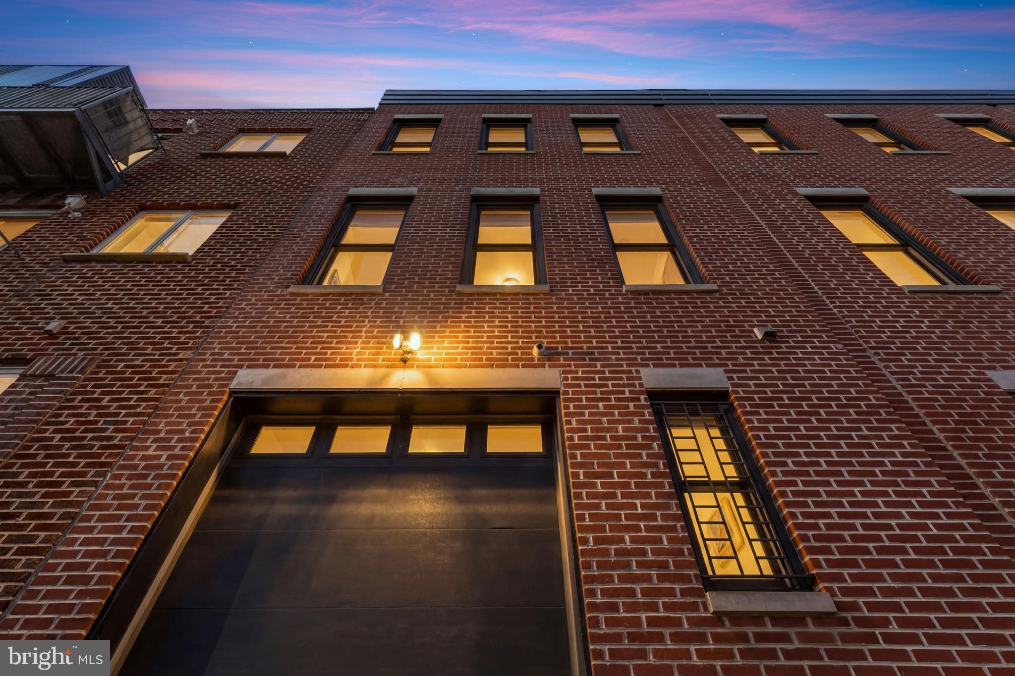 QUEEN VILLAGE - Residential