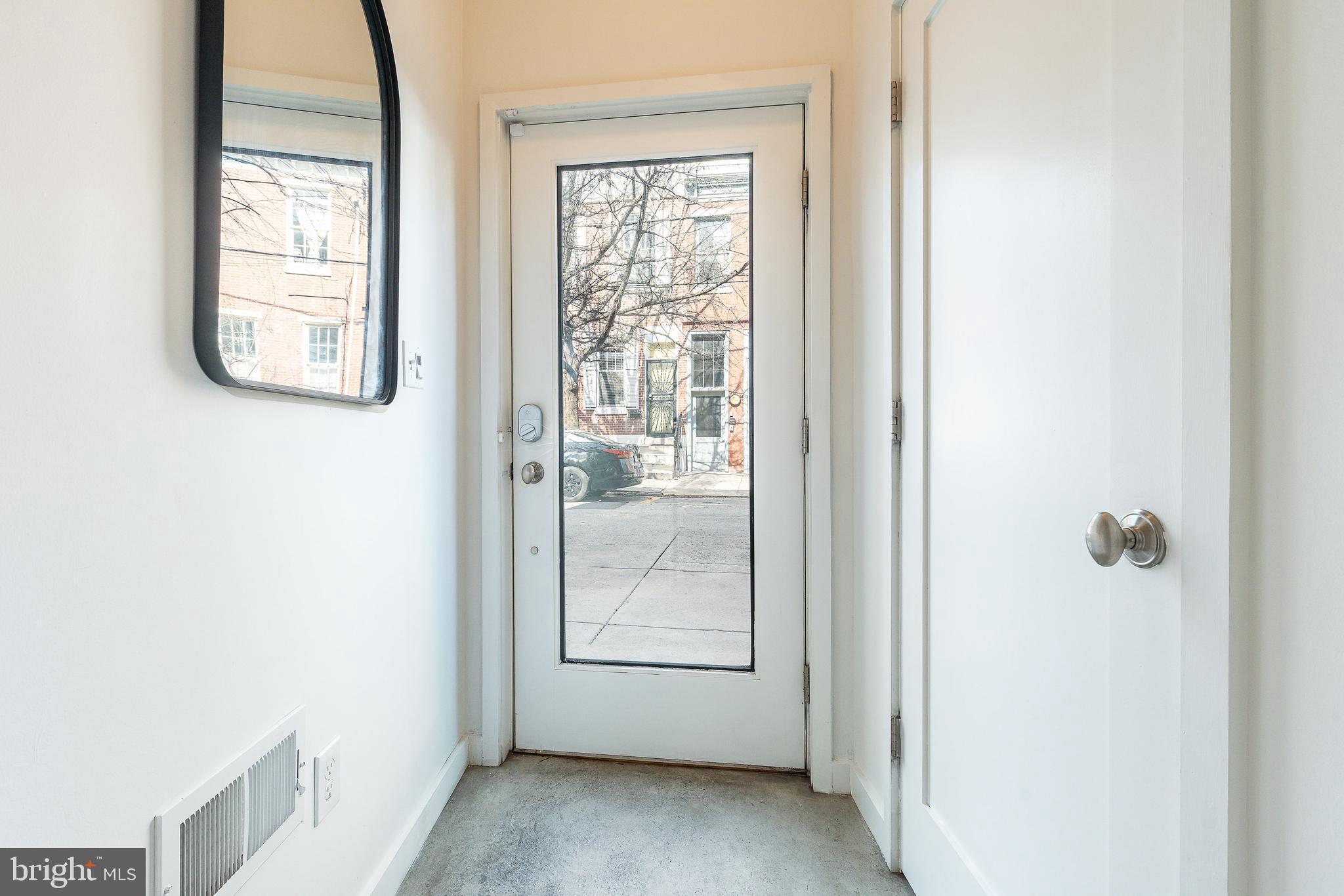 QUEEN VILLAGE - Residential