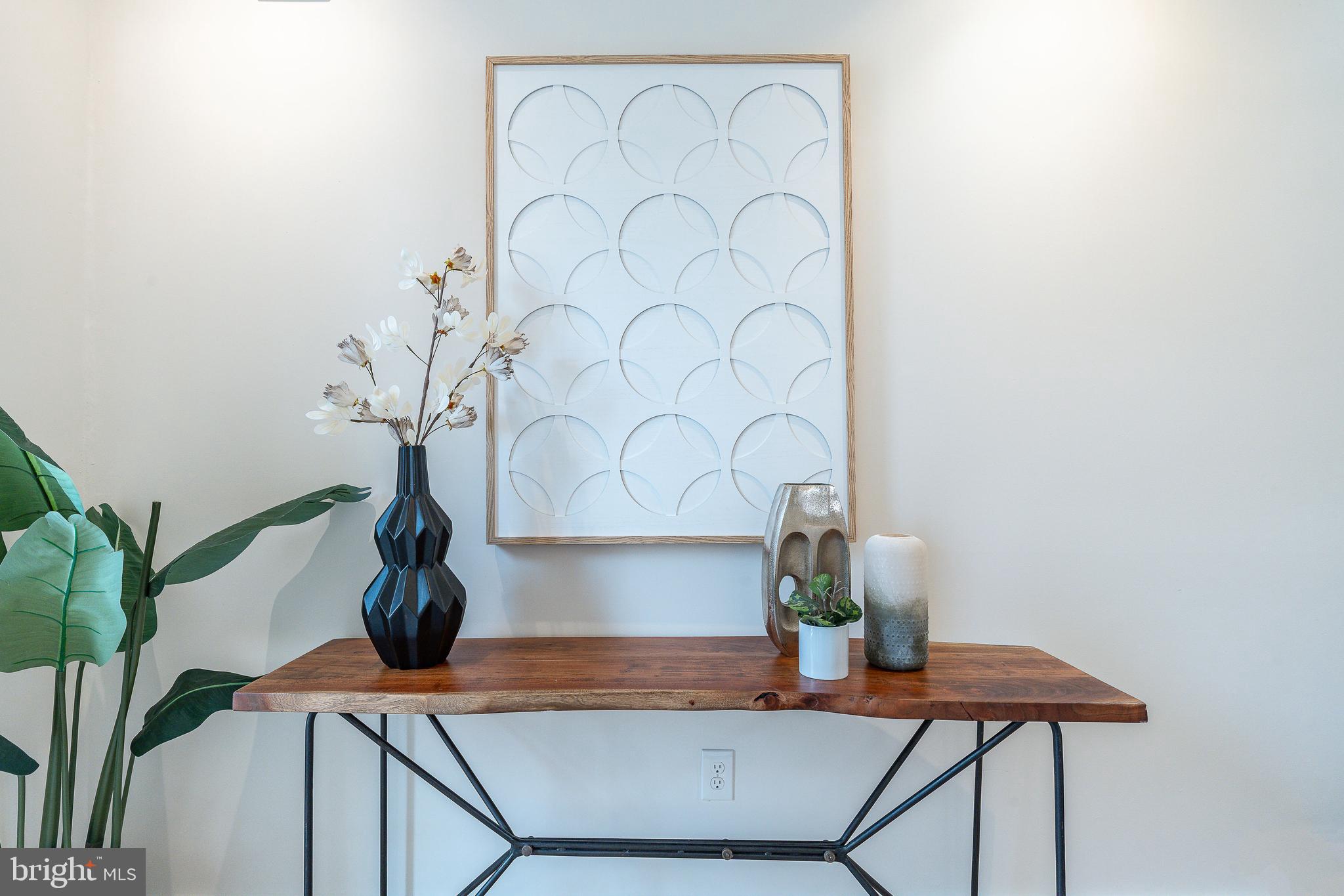 QUEEN VILLAGE - Residential