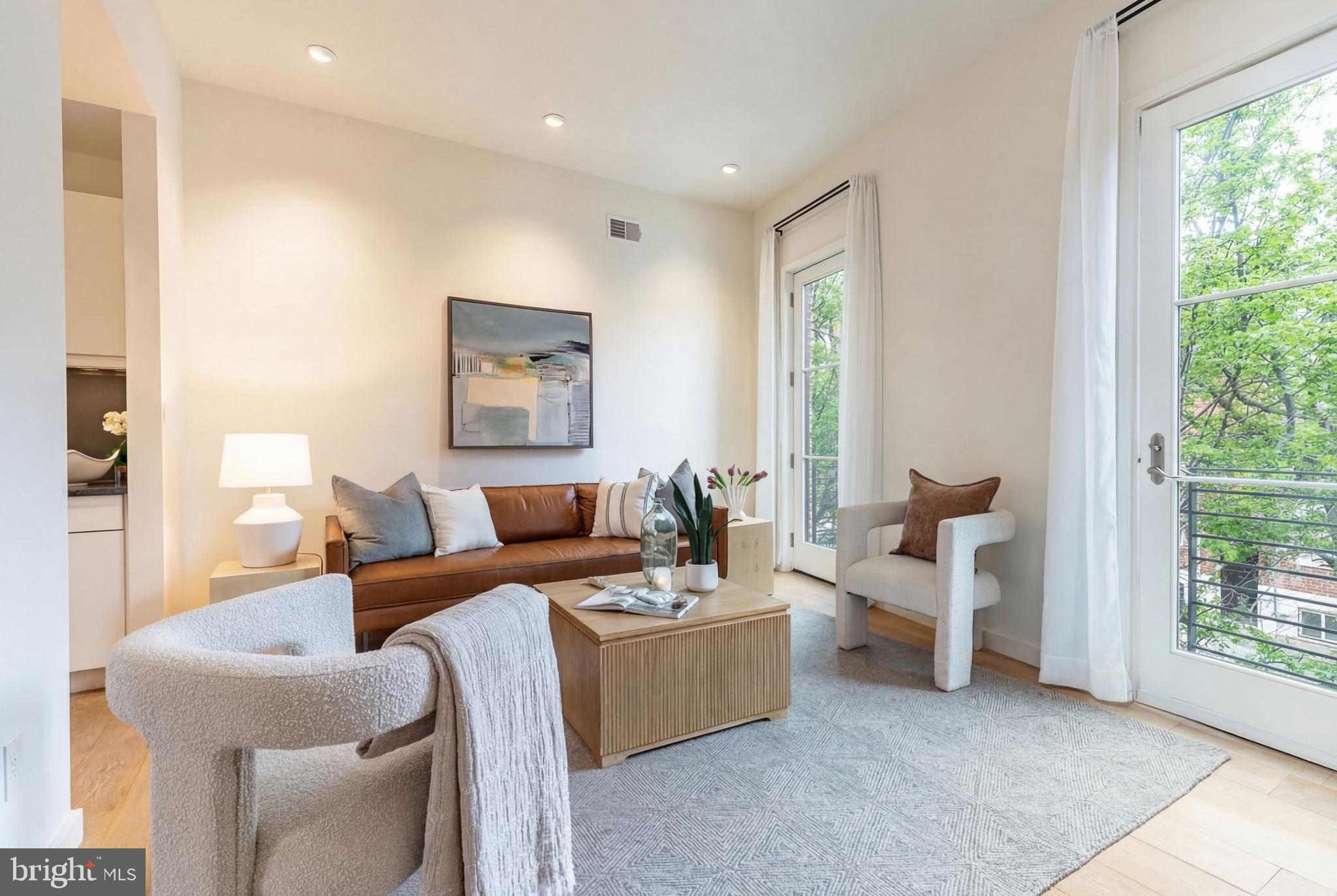 QUEEN VILLAGE - Residential