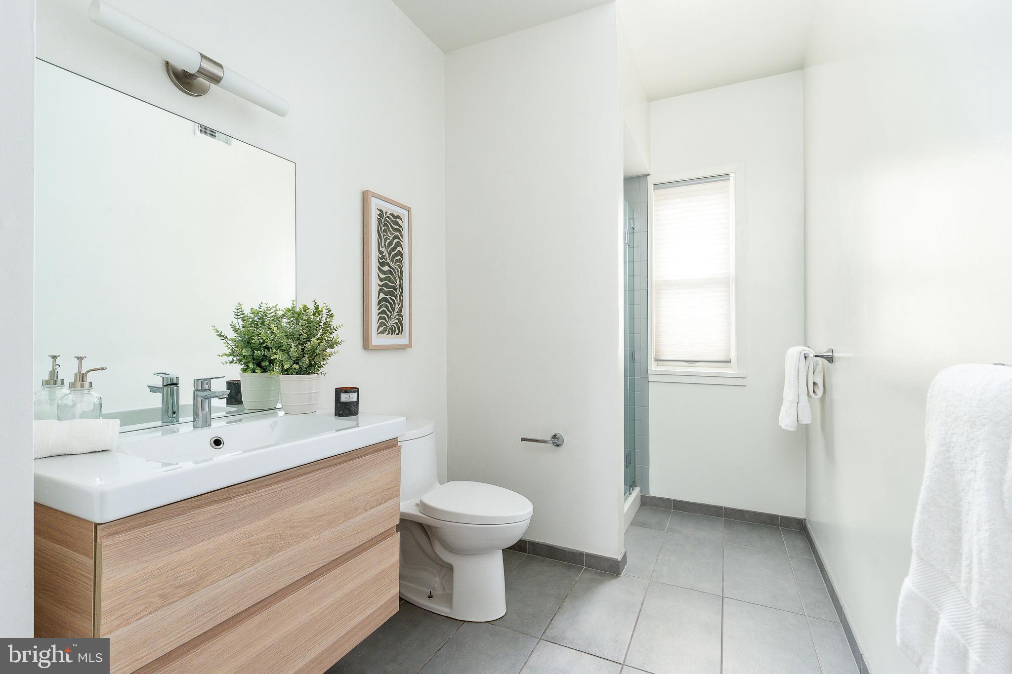 QUEEN VILLAGE - Residential