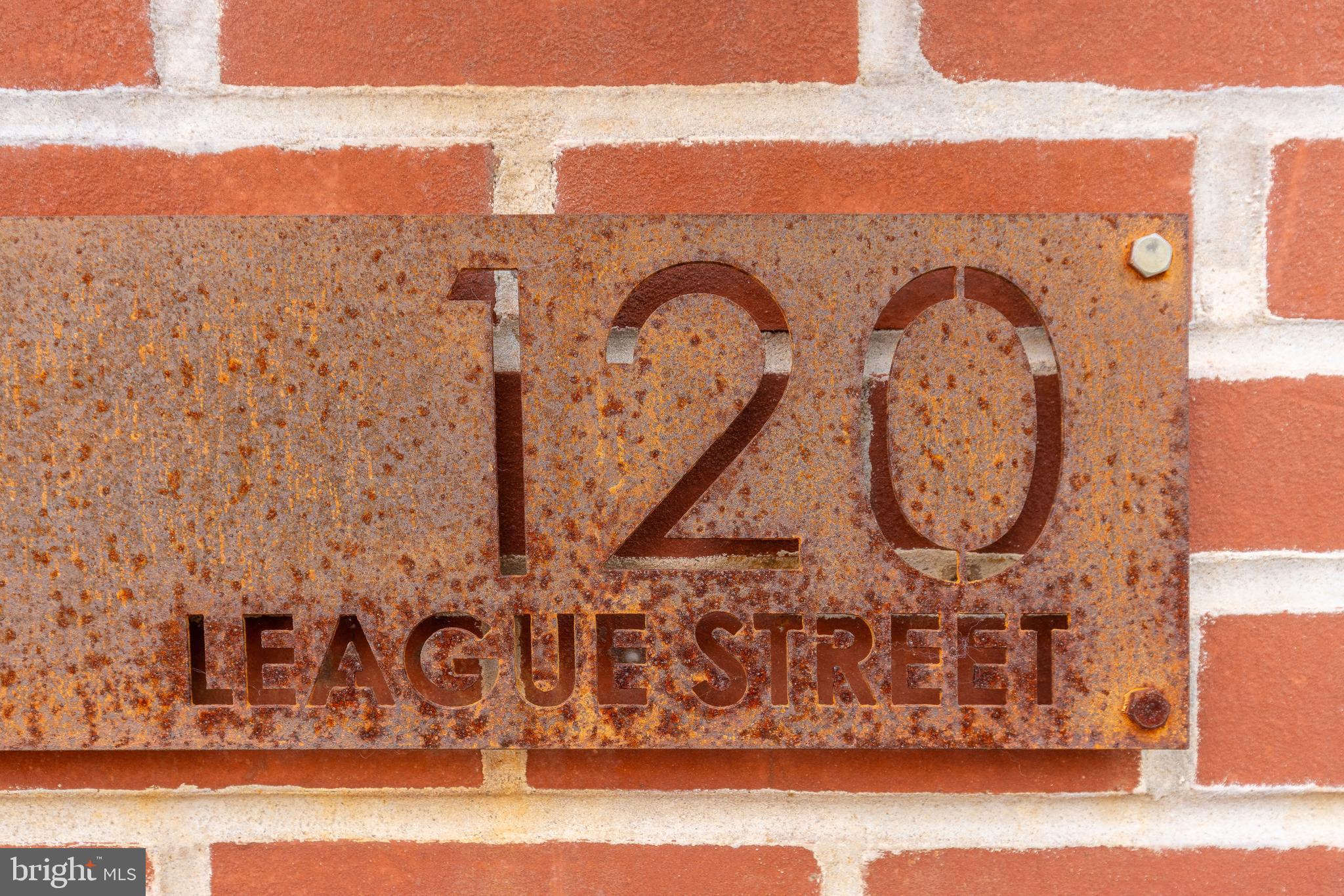 QUEEN VILLAGE - Residential