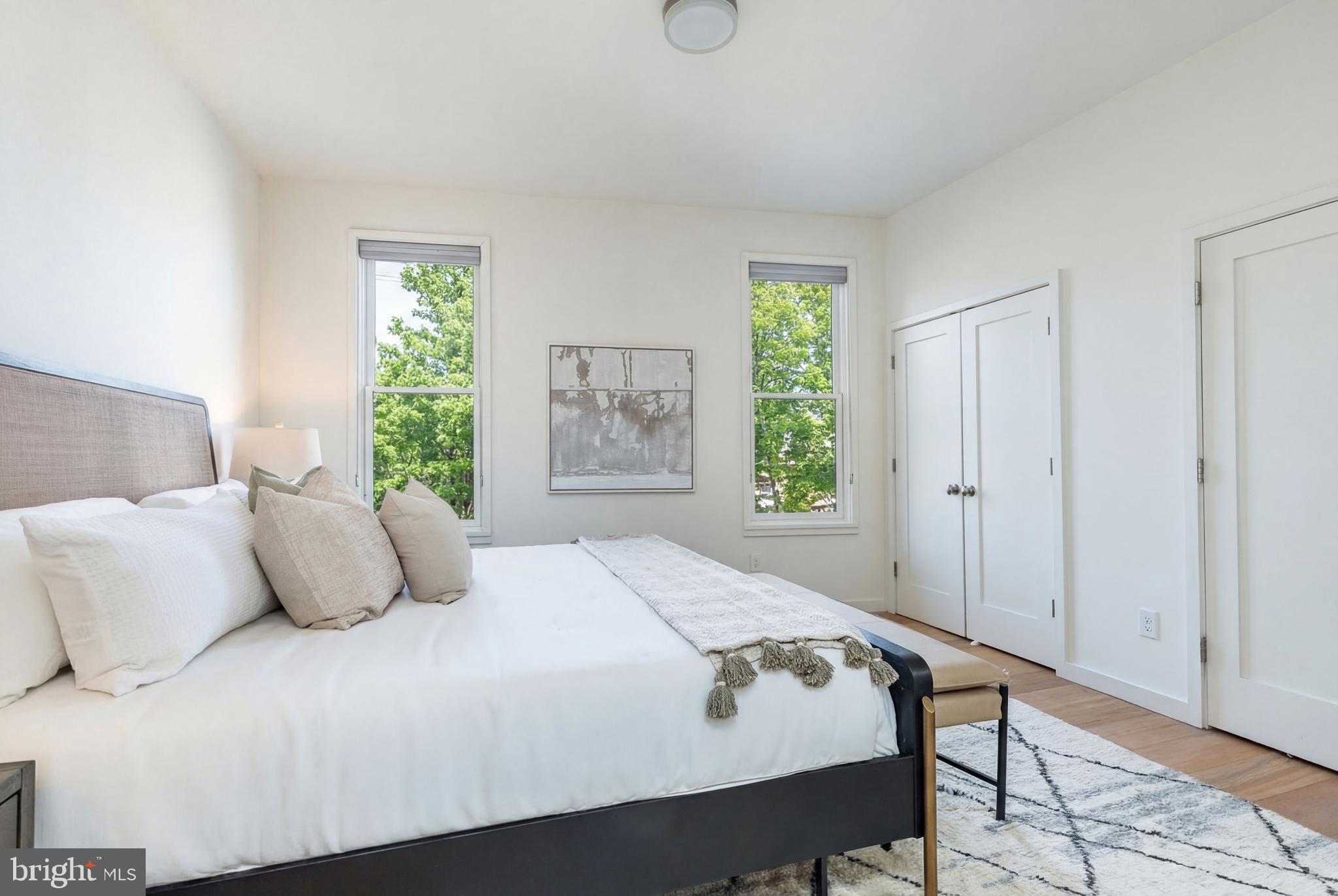 QUEEN VILLAGE - Residential