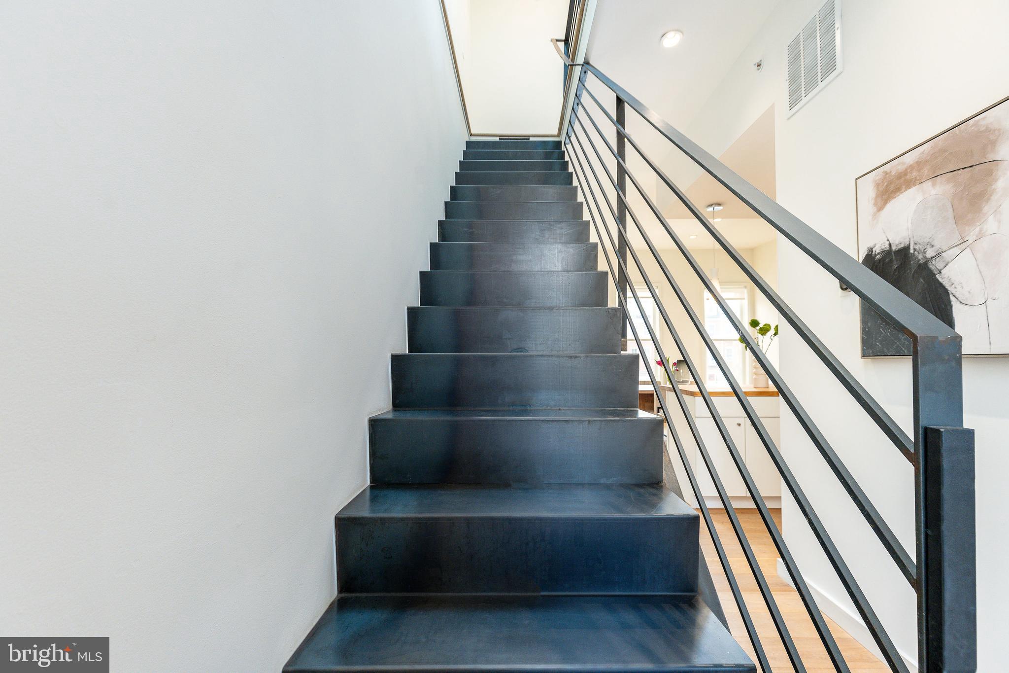 QUEEN VILLAGE - Residential