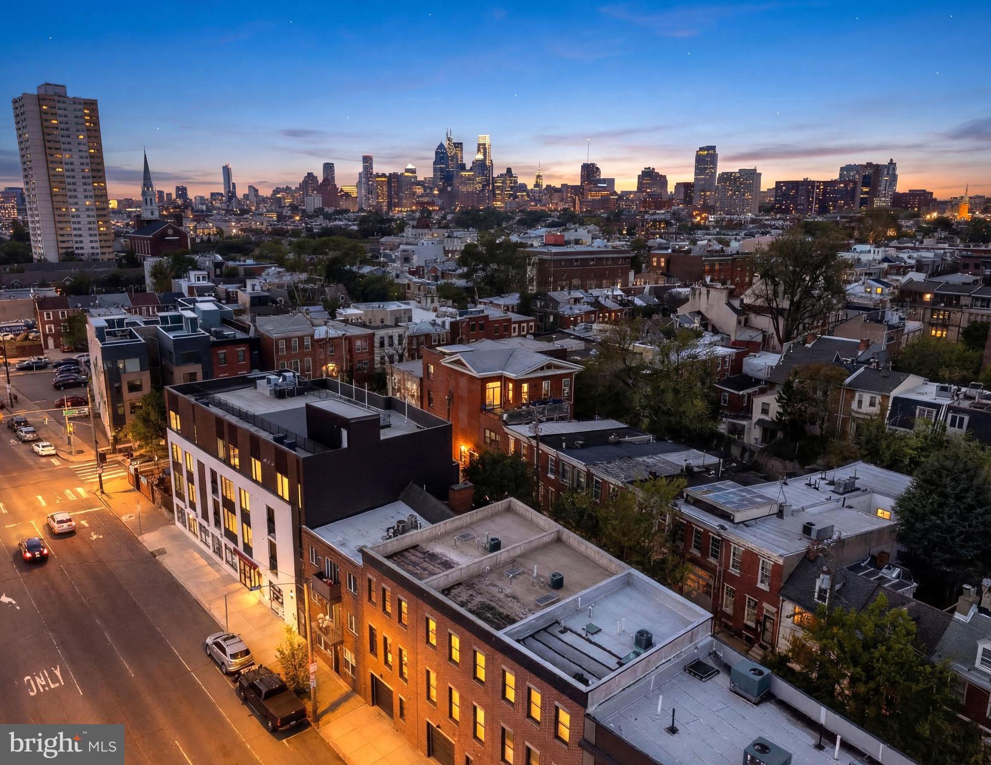 QUEEN VILLAGE - Residential