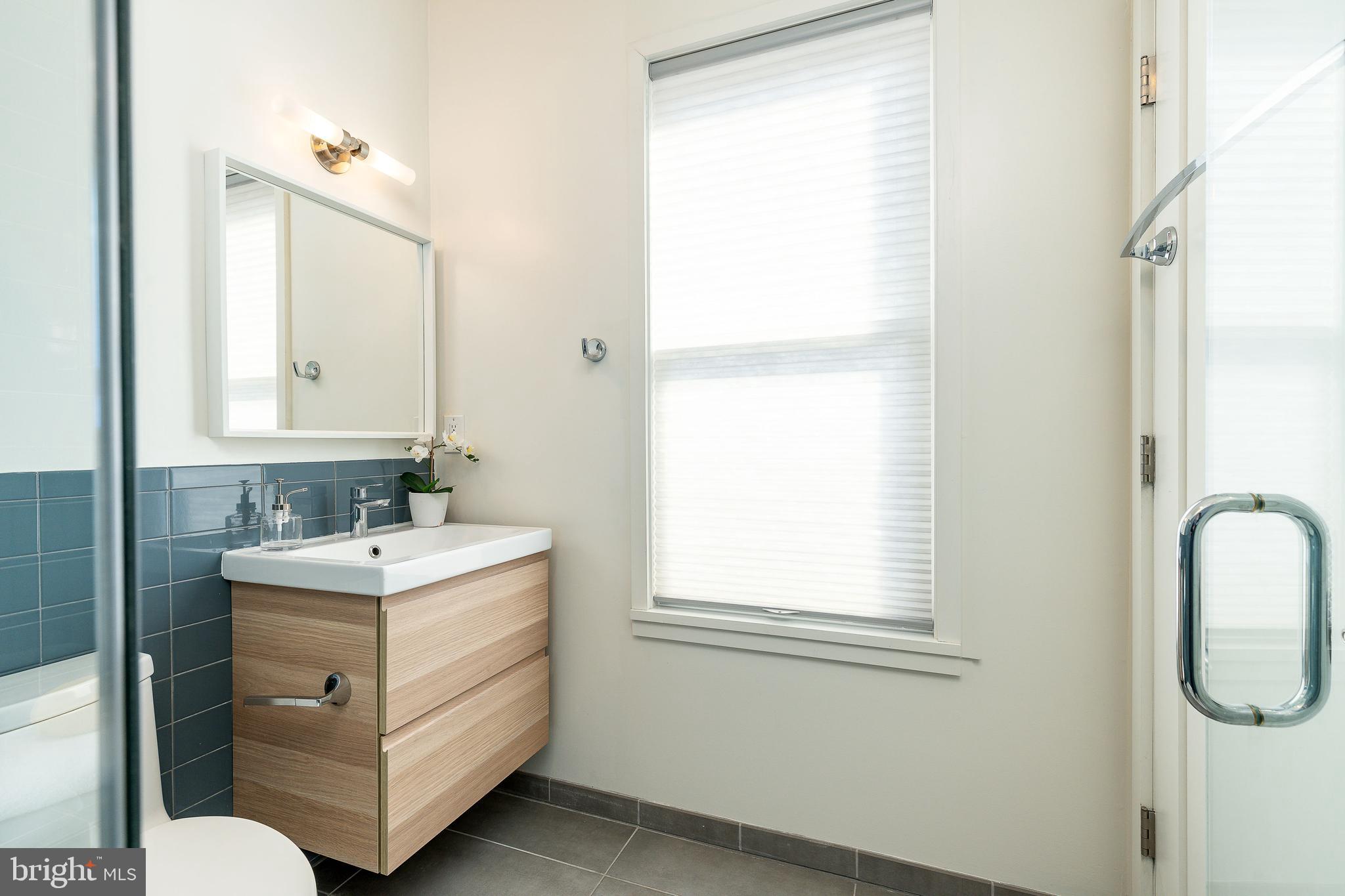 QUEEN VILLAGE - Residential