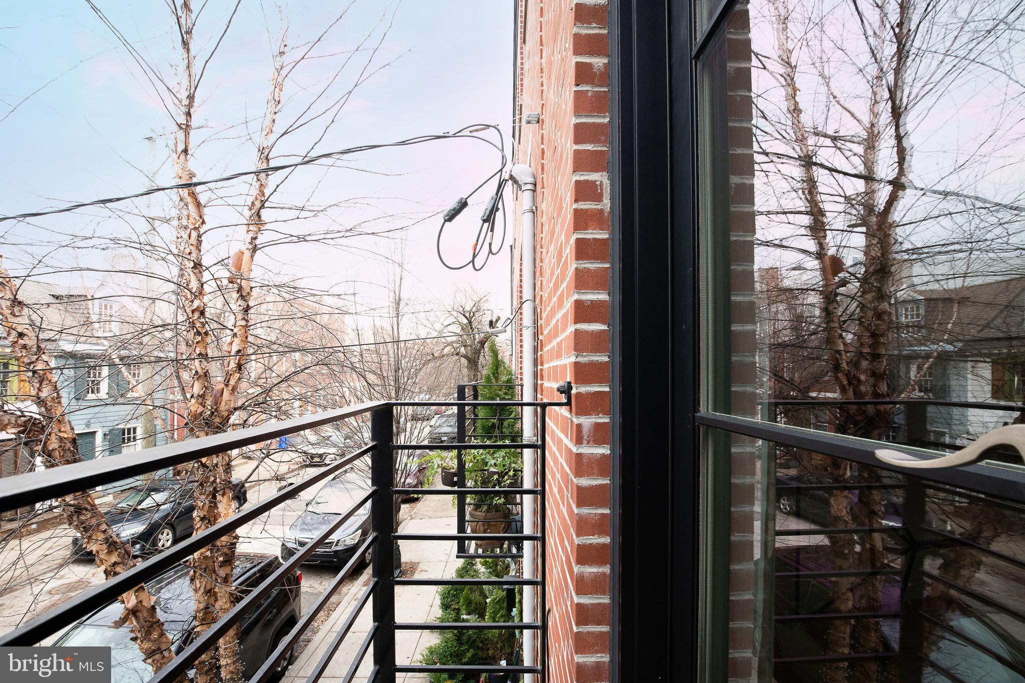 QUEEN VILLAGE - Residential