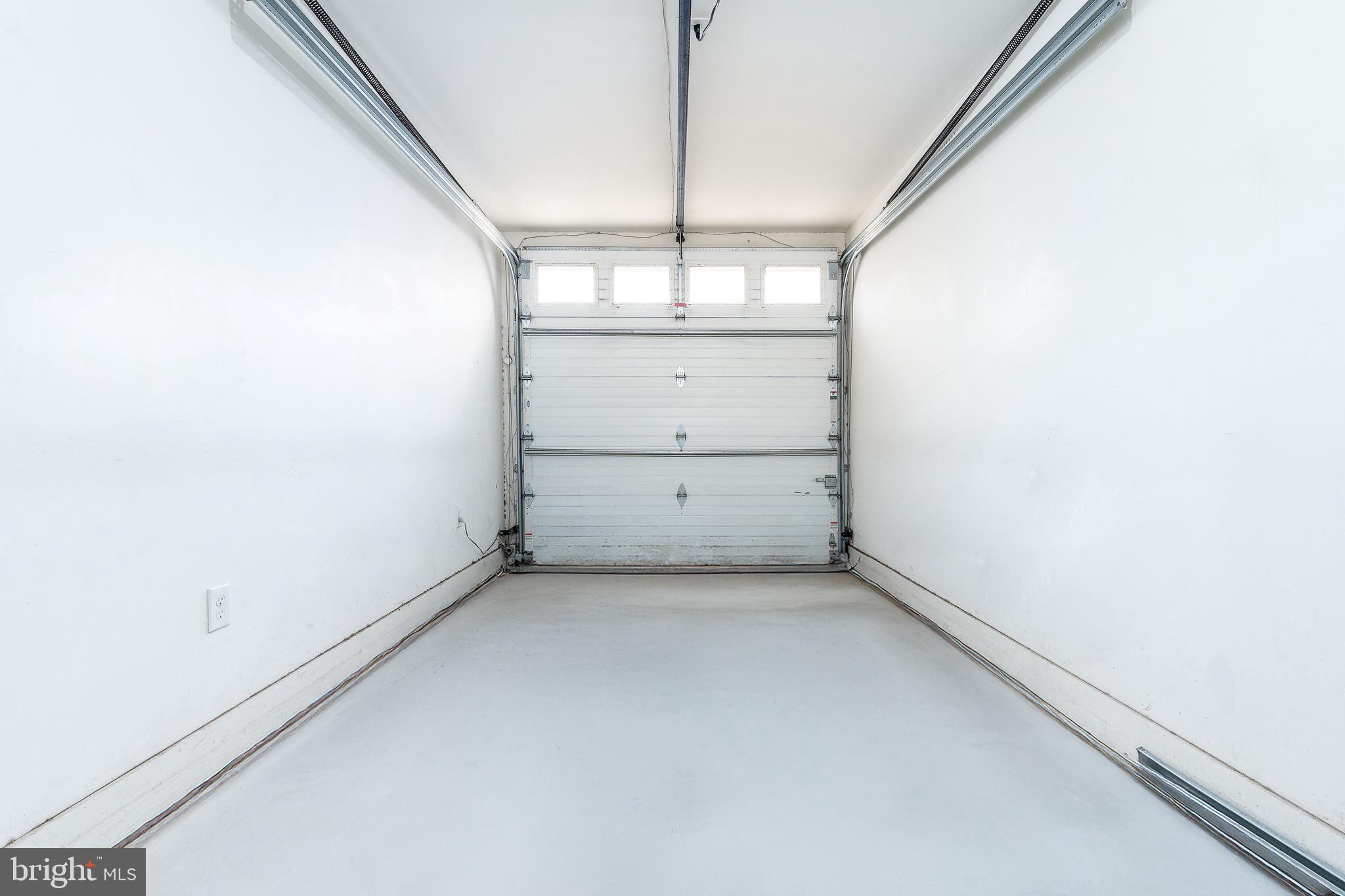 QUEEN VILLAGE - Residential