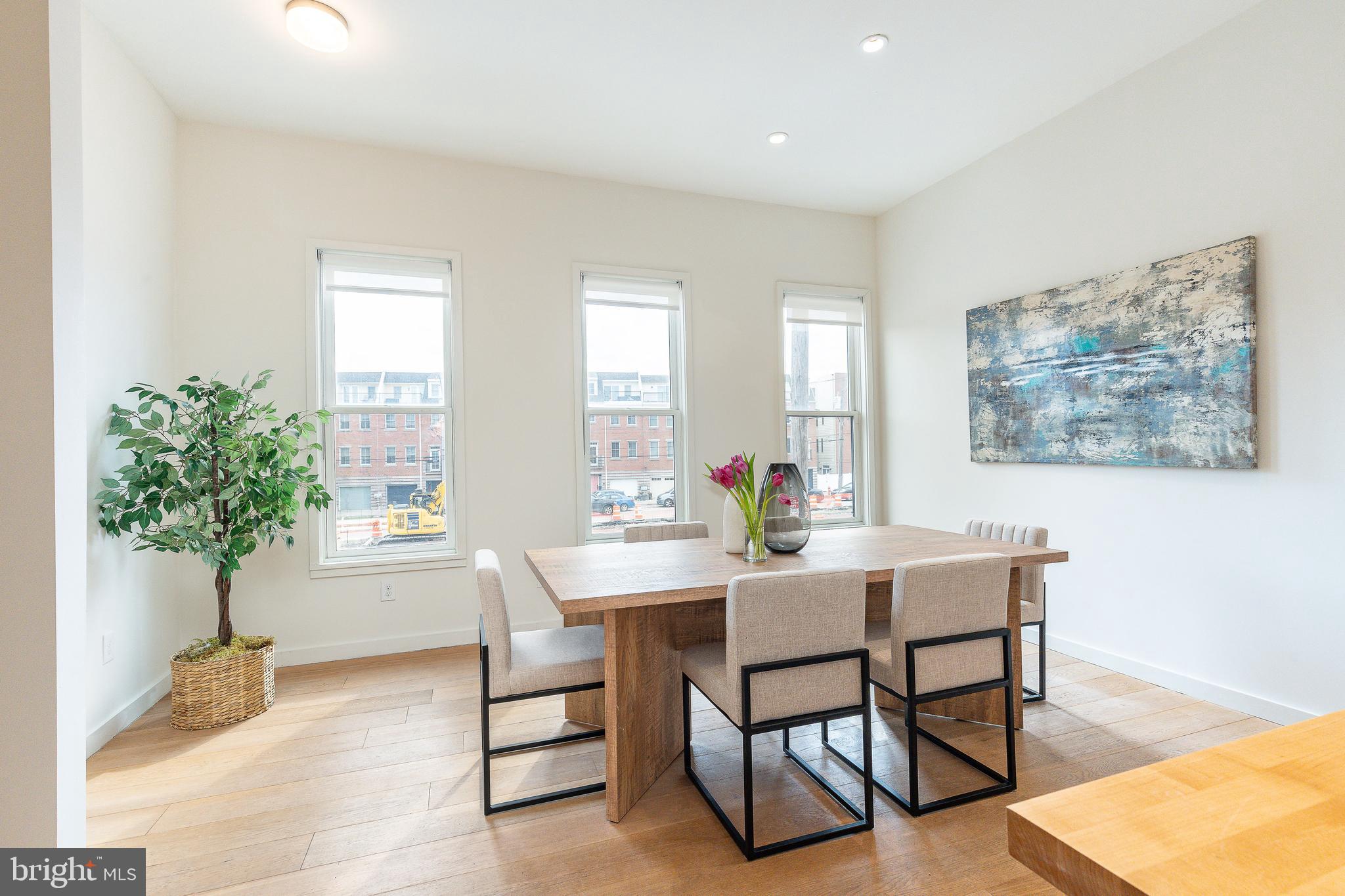 QUEEN VILLAGE - Residential