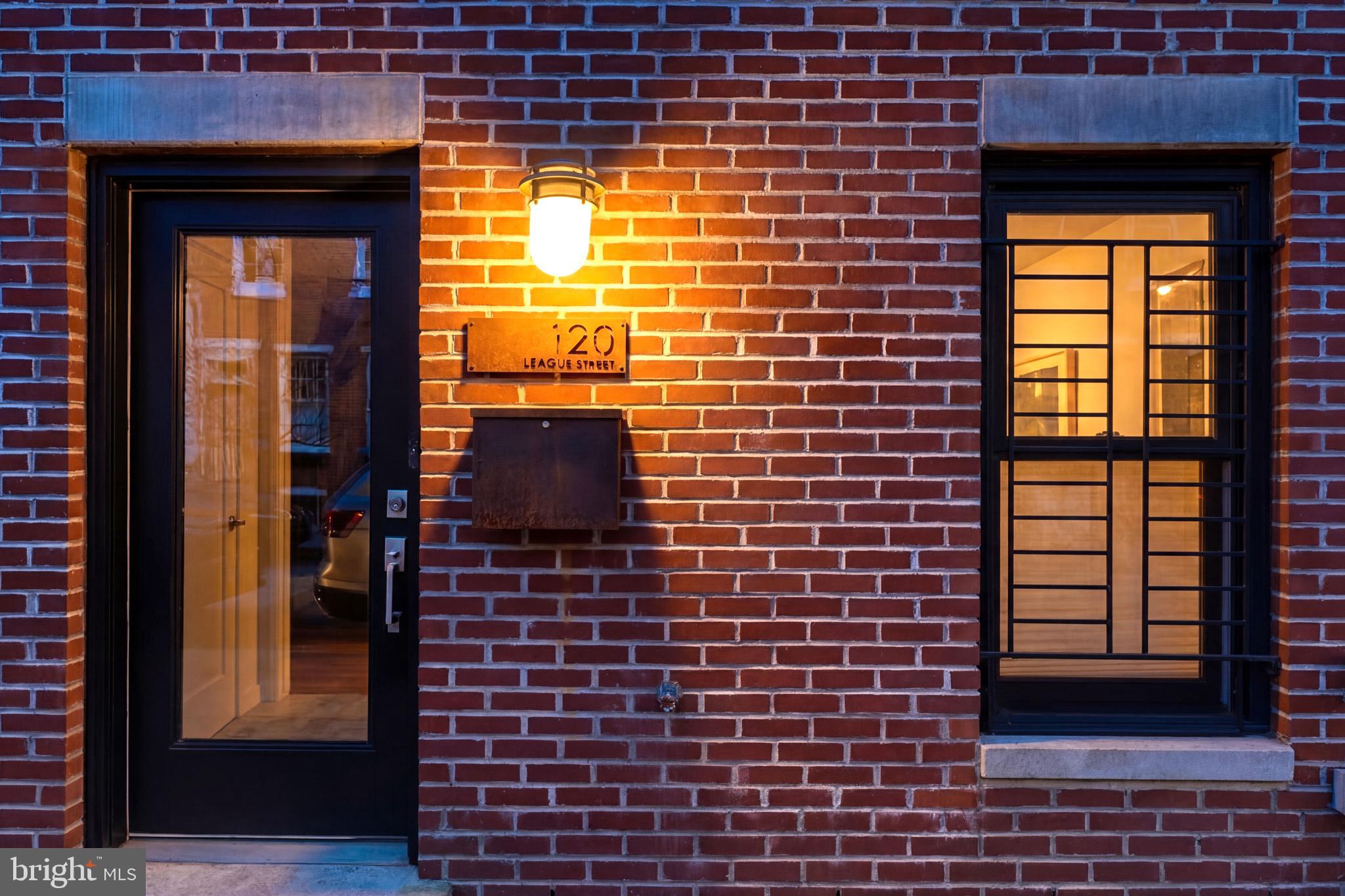 QUEEN VILLAGE - Residential