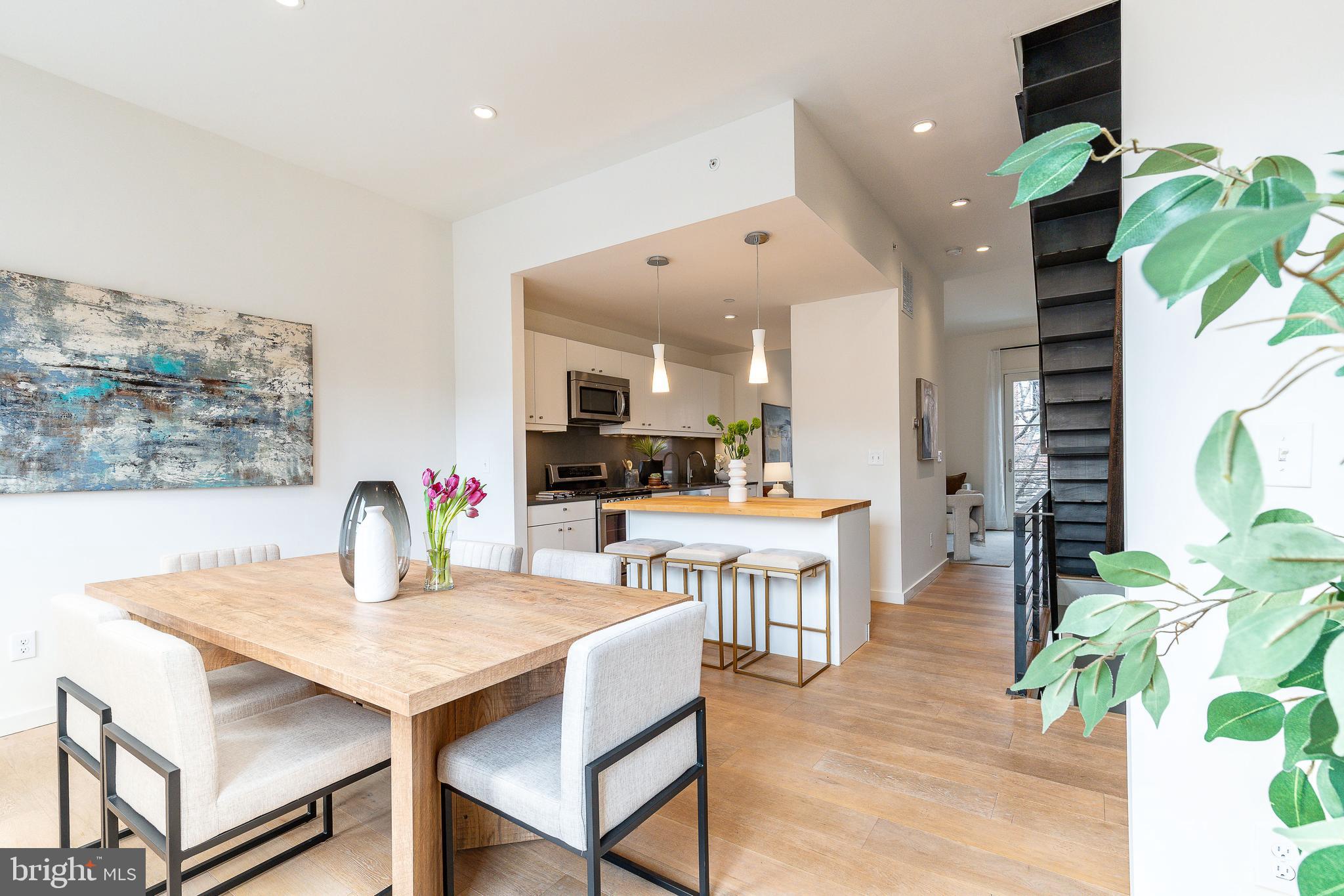 QUEEN VILLAGE - Residential