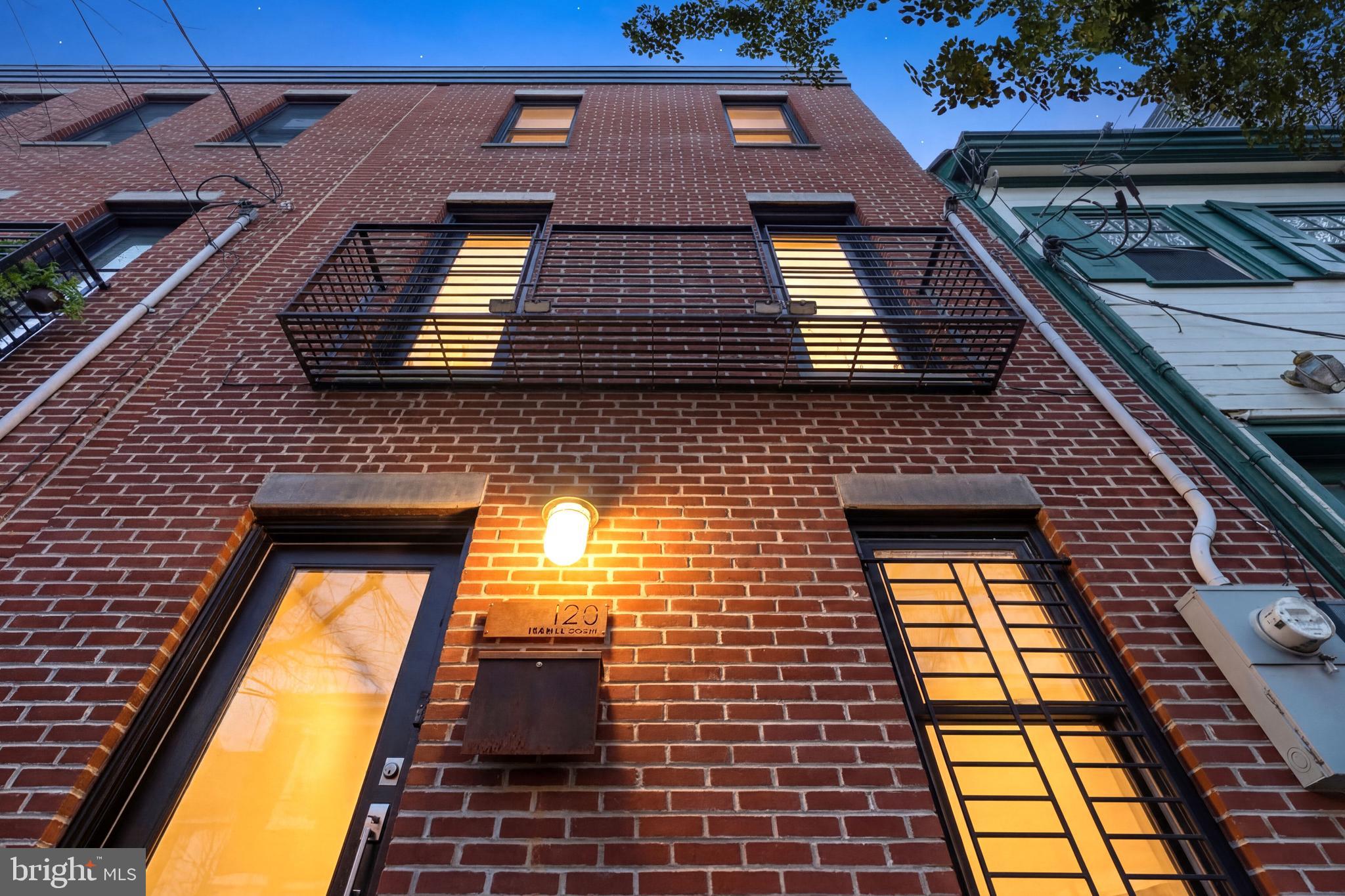 QUEEN VILLAGE - Residential