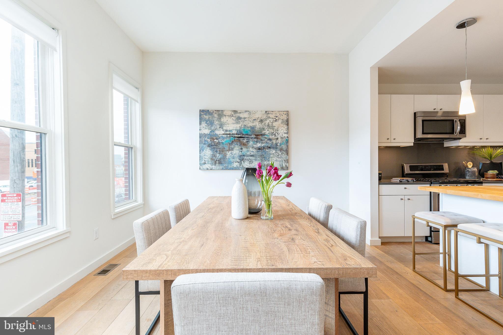 QUEEN VILLAGE - Residential