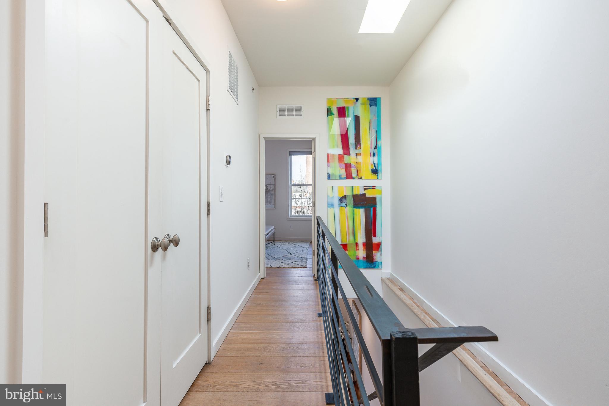 QUEEN VILLAGE - Residential