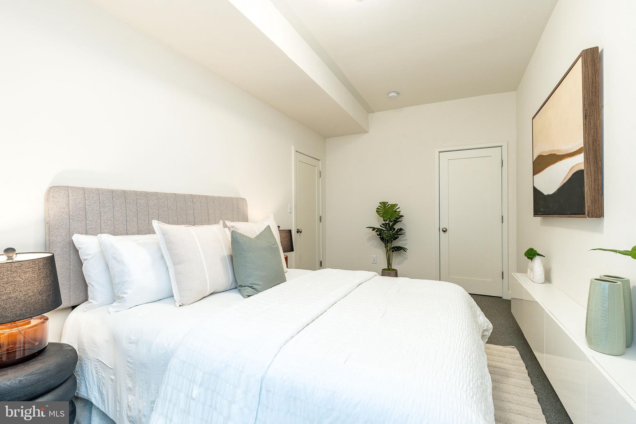 QUEEN VILLAGE - Residential