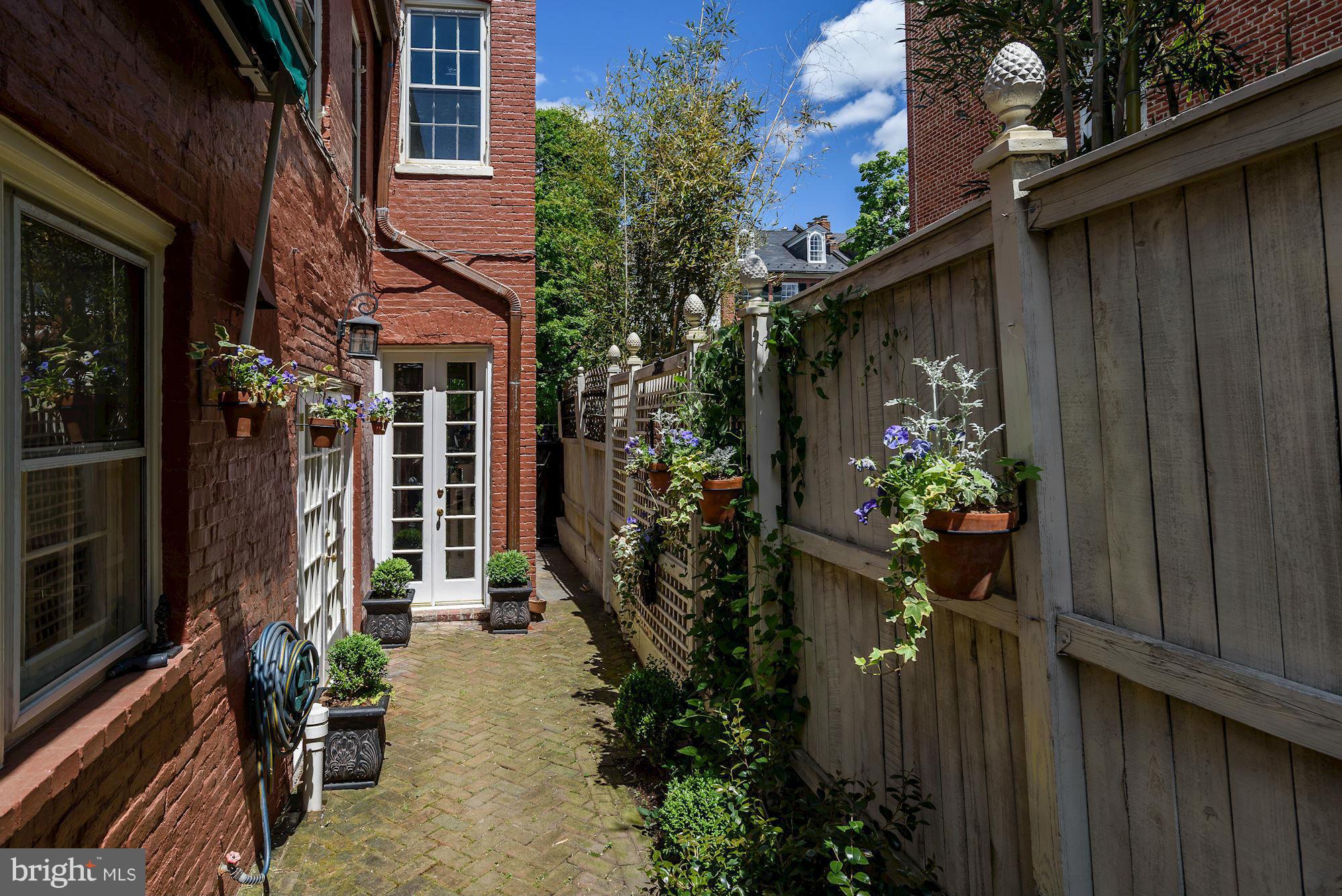 GEORGETOWN - Residential