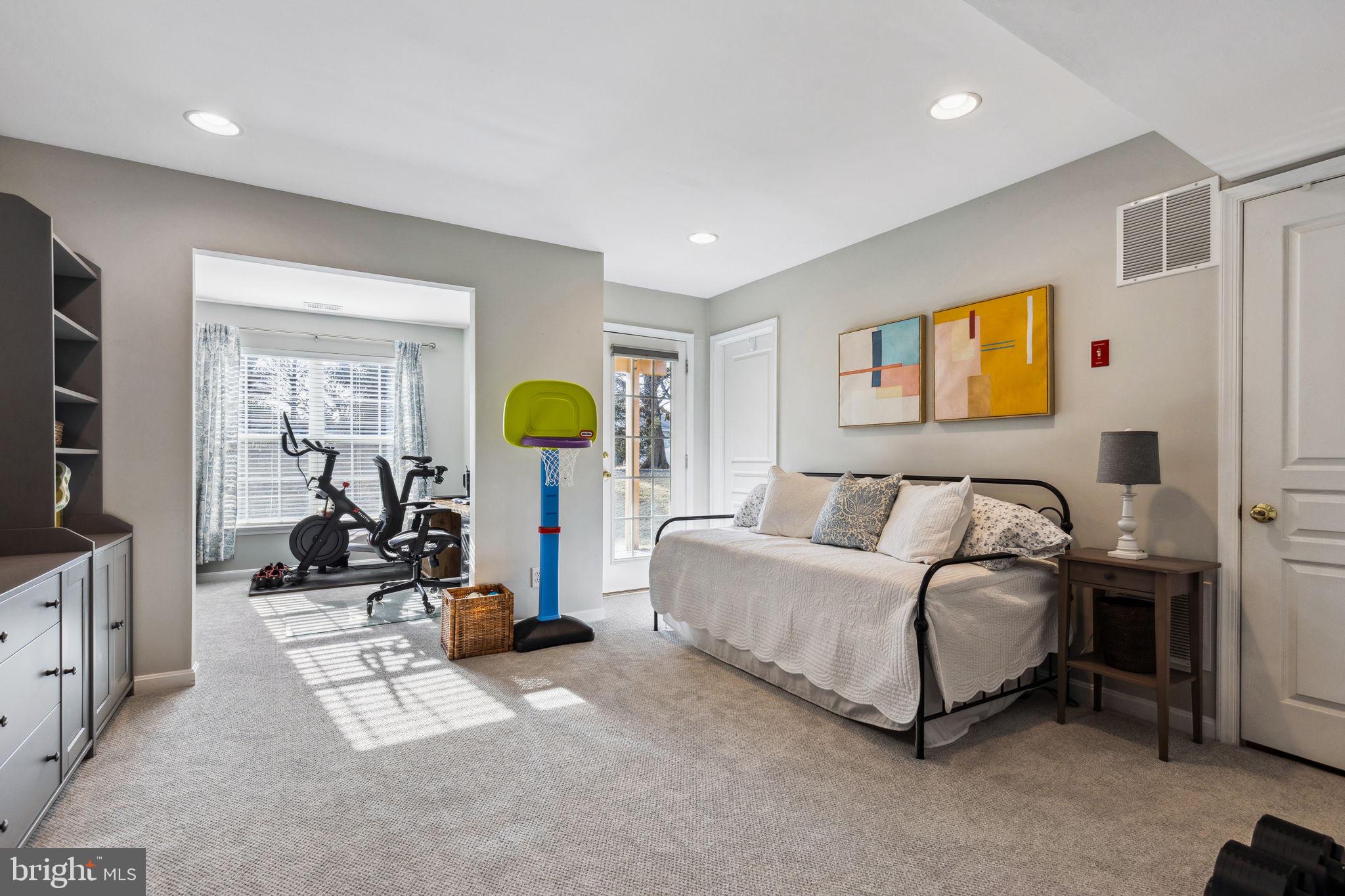 LONGFORD CROSSING - Residential