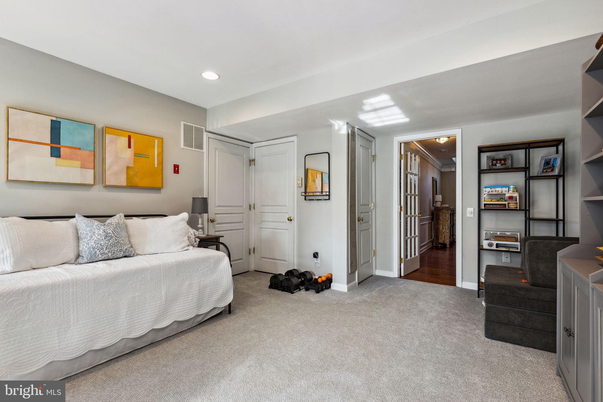 LONGFORD CROSSING - Residential