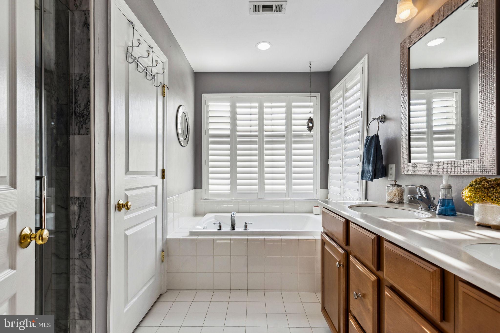 LONGFORD CROSSING - Residential