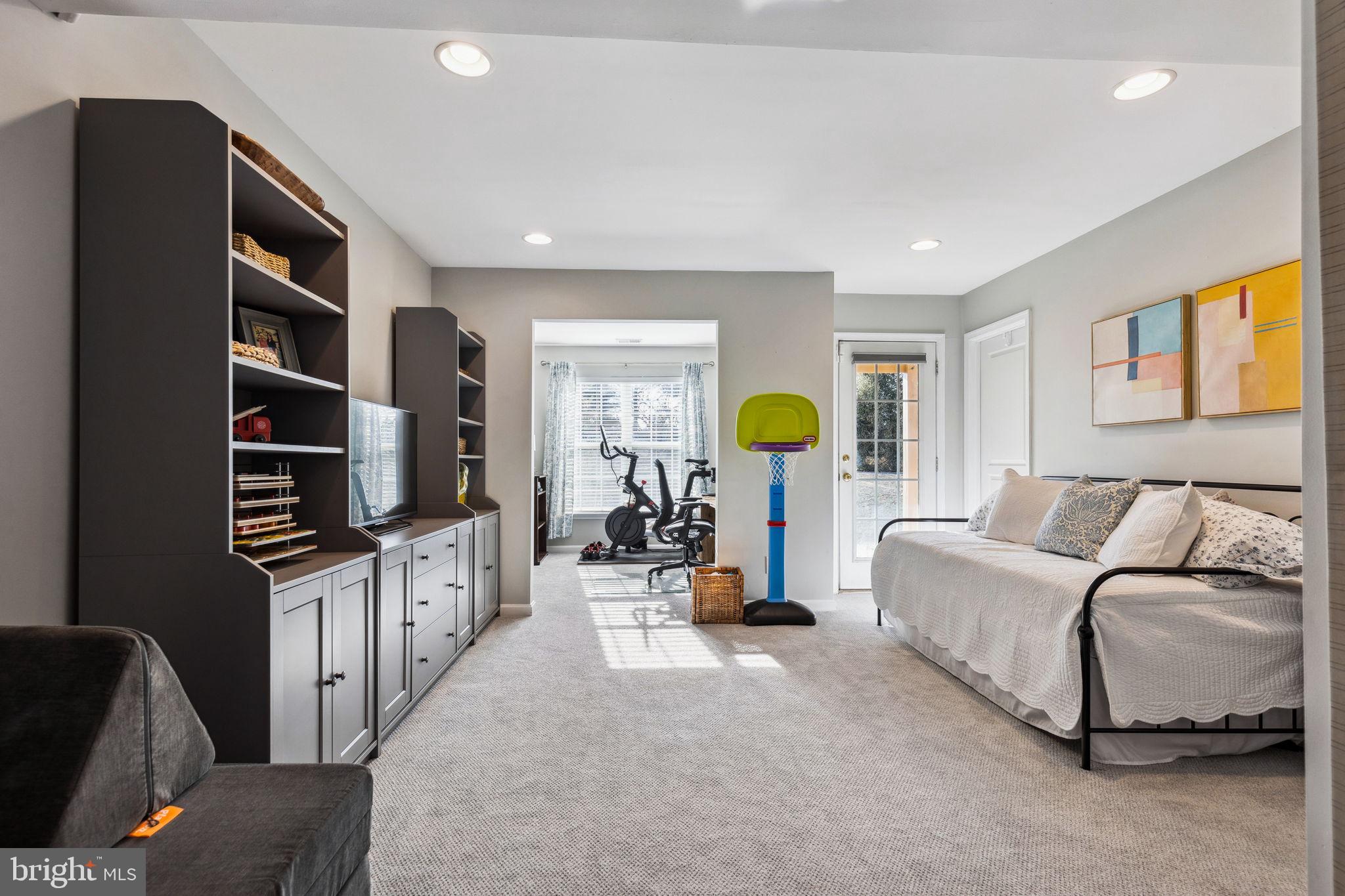 LONGFORD CROSSING - Residential