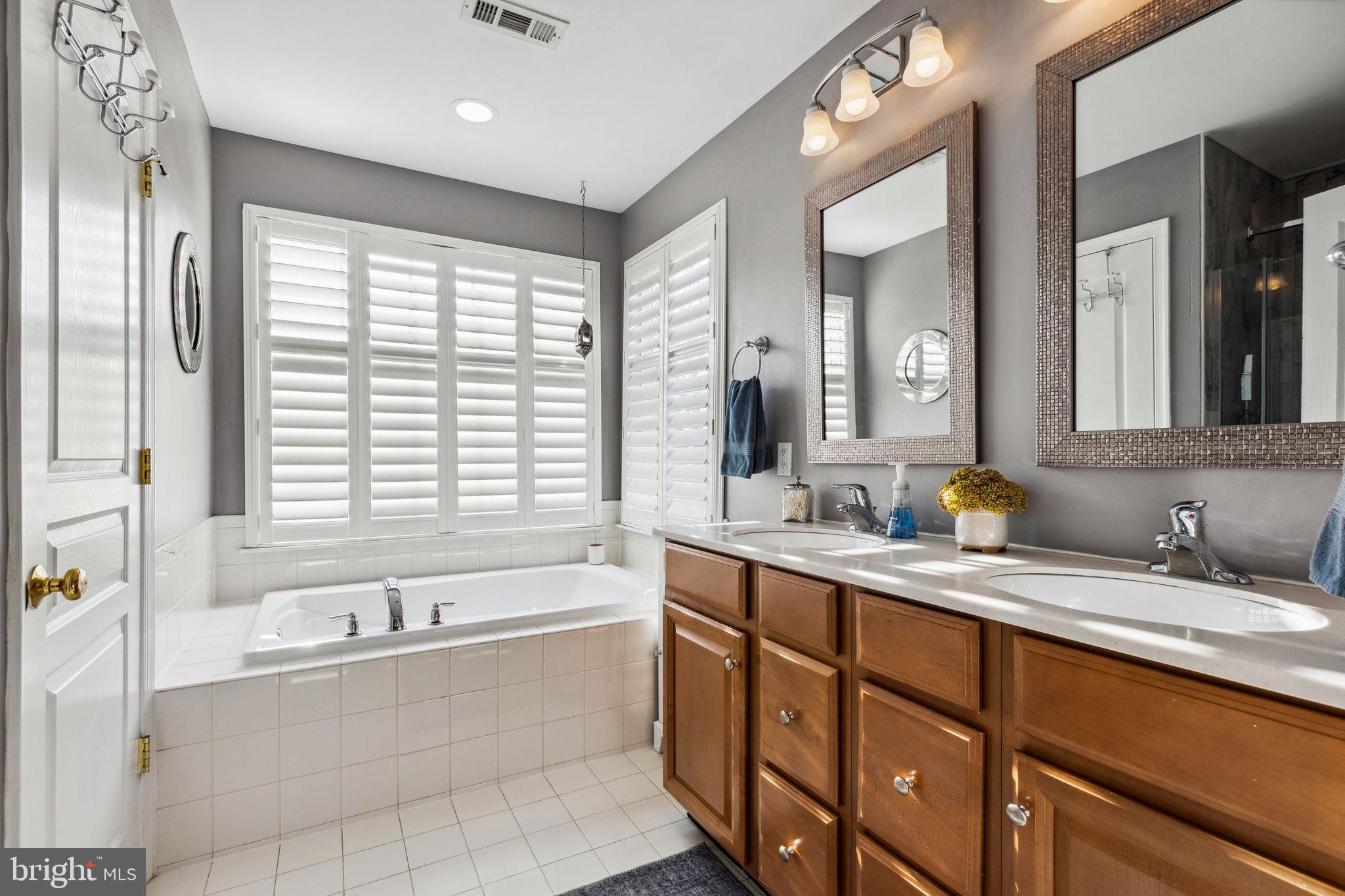 LONGFORD CROSSING - Residential