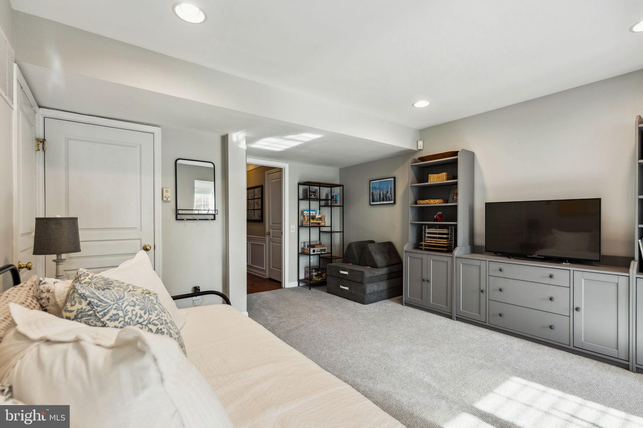 LONGFORD CROSSING - Residential