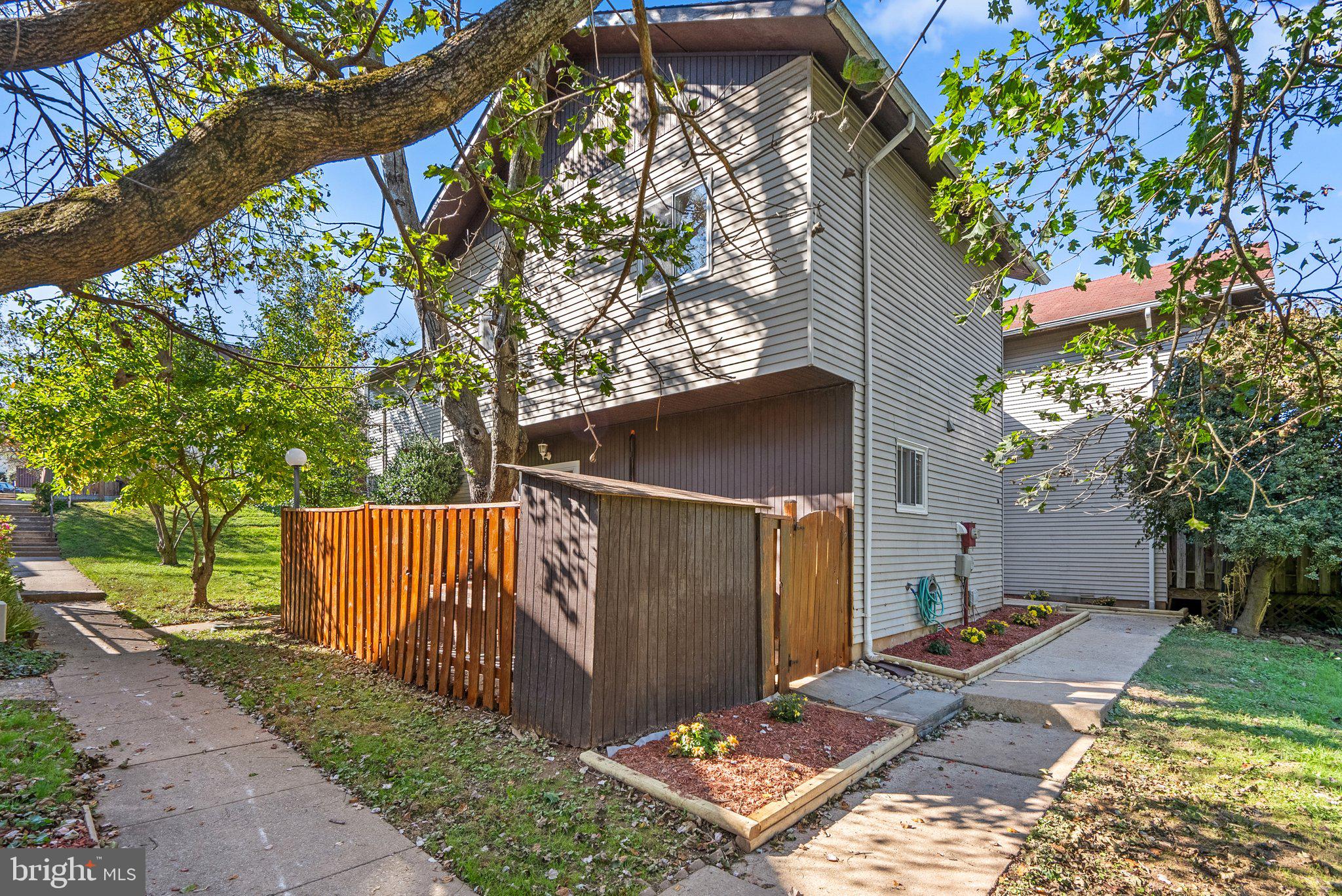 *** This Gorgeous Newly Renovated 3 Bedroom/2.5 Bath 2-Level with Contemporary Flair Townhouse has Over $60K Upgraded Features including Brand New Lighting and Plumbing Fixtures, Brand New Windows and Doors as well as Freshly Painted throughout.
Brand New Kitchen with custom White Cabinets, Quartz Countertop, Stunning Backsplash and Stainless Steel Appliances.
Brand New 2 in 1 Washer/Dryer, Brand New Powder Room, Brand New Hallway Bathroom and Brand New Primary Bathroom Upstairs.
Beautiful Landscapes along the Fenced Yard with Storage Shed and Patio as well as BBQ Grill at the rear of the house.
Situated at quiet Cul-de-sac, Back to Lawn and Trees, Walking Distance from Schools, Community Amenities (Playgrounds, Jogging/Walking Path and Bus Stops) with Two Reserved Parking Spaces.
*** This Home is a Commuter's Dream which is Walking Distance to MARC Commuter Train Station and Close to Highways as well as the METRO.
Parks, Shopping and Entertainment for all ages are near-by as well as the charming Downtown Gaithersburg brings history to your door.
