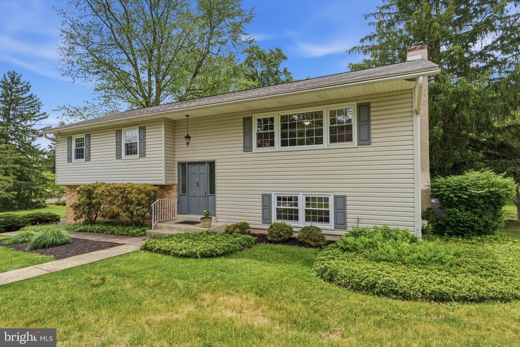 Photo of 1198 Strathmann Drive, SOUTHAMPTON, PA 18966 (MLS # PABU2121928)