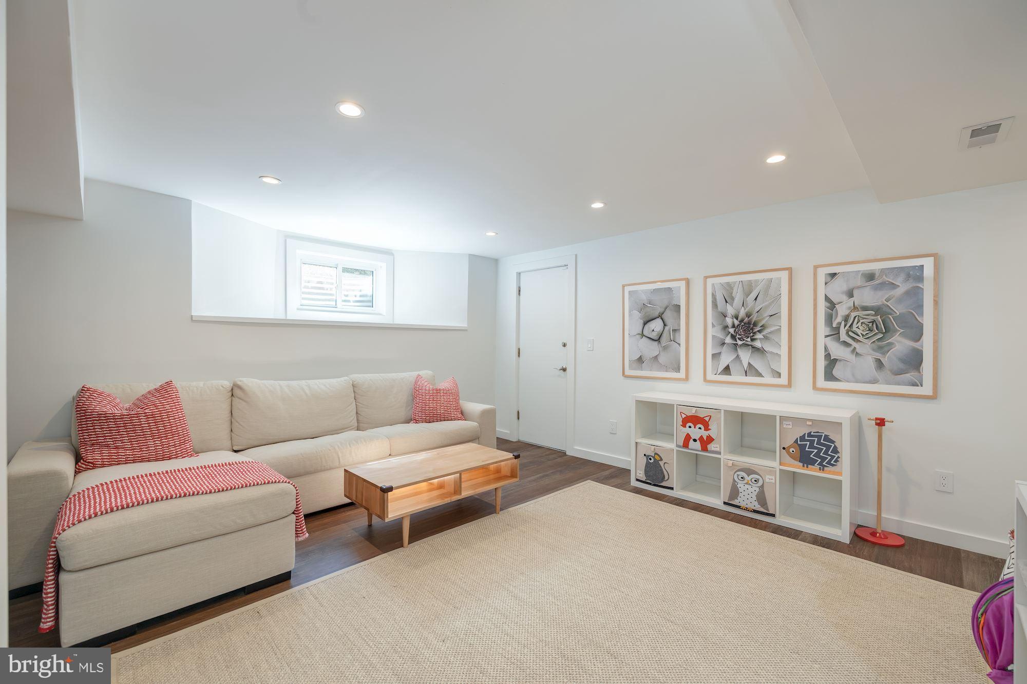 CHEVY CHASE - Residential