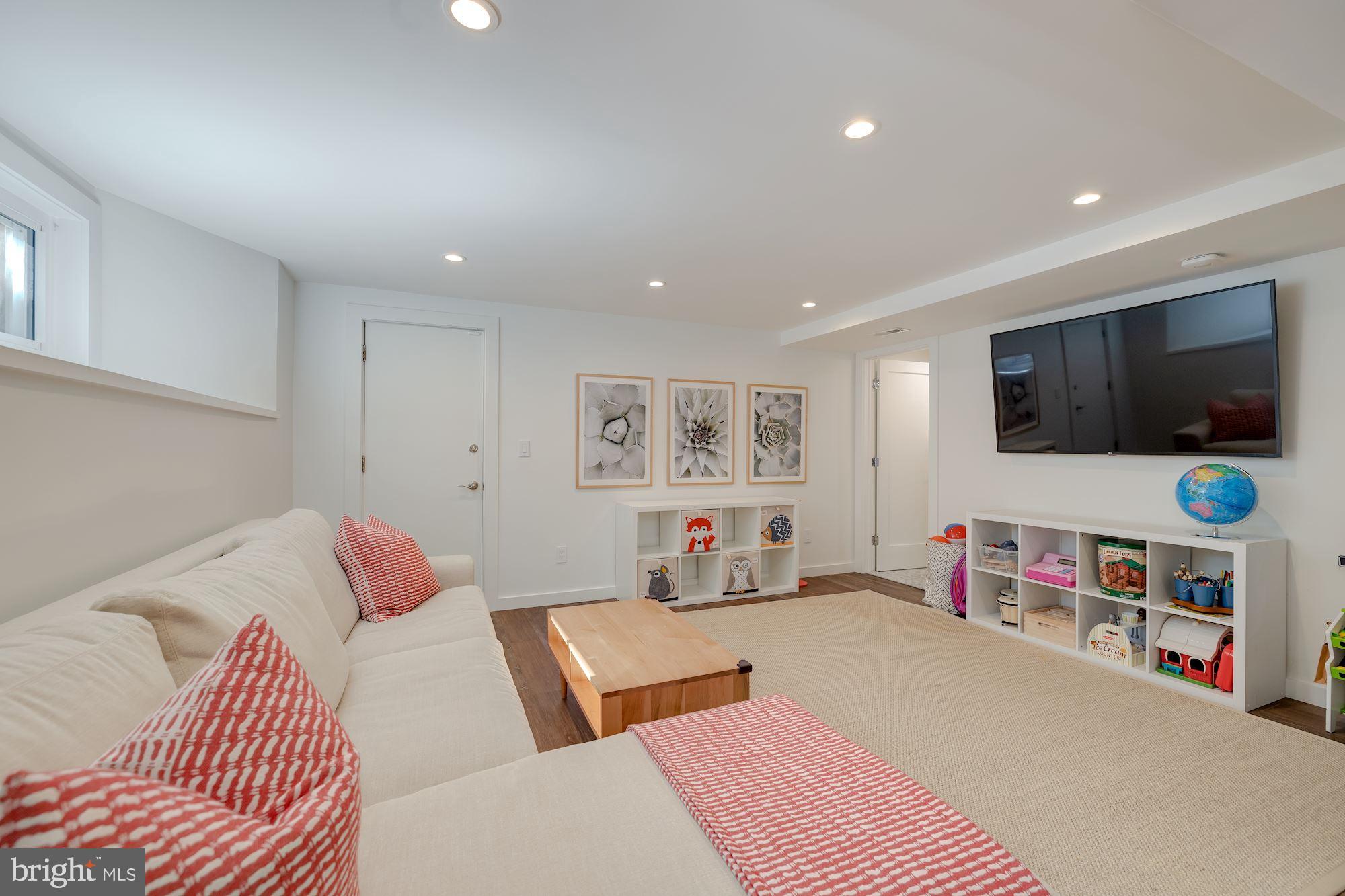 CHEVY CHASE - Residential