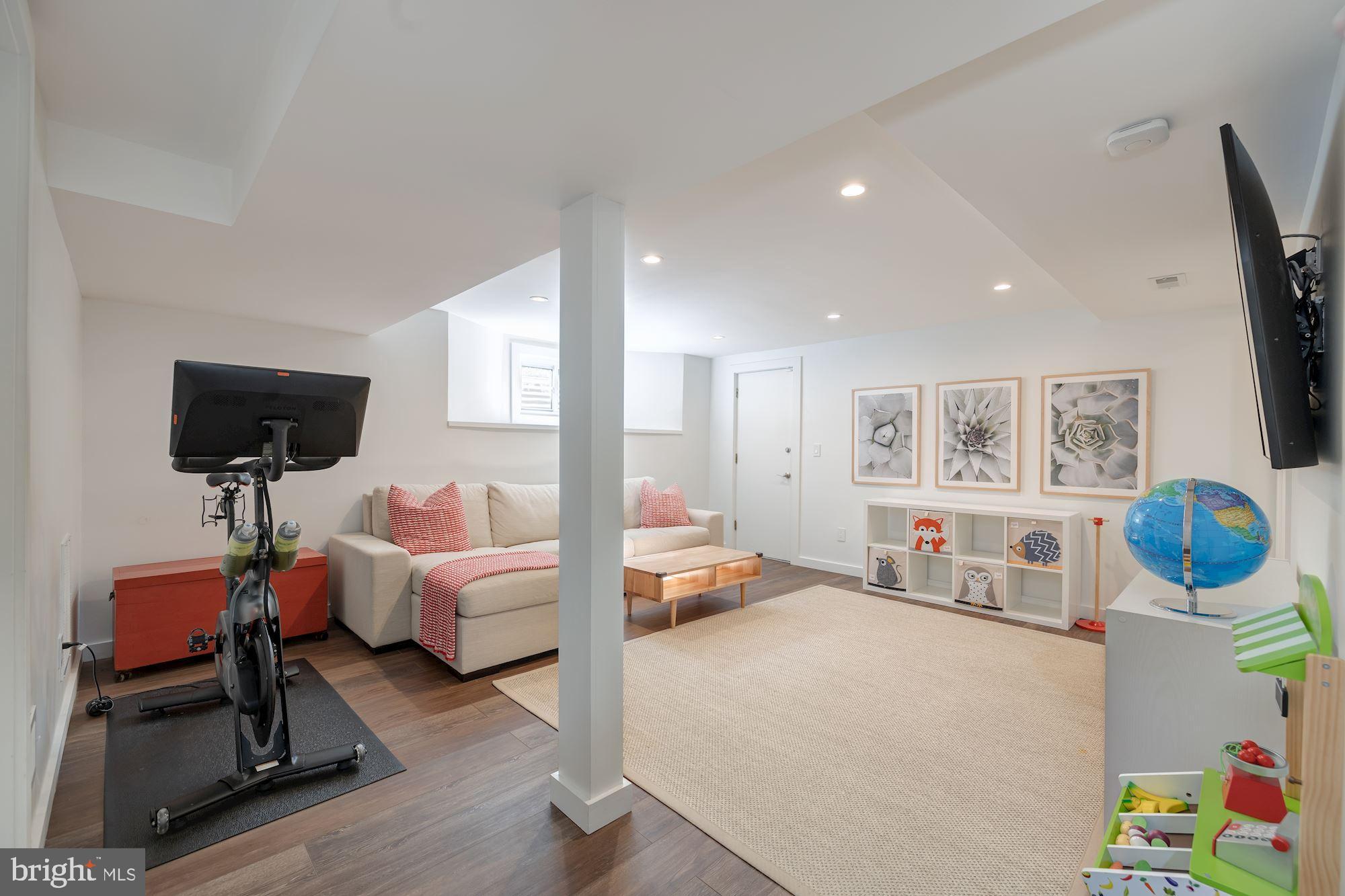 CHEVY CHASE - Residential