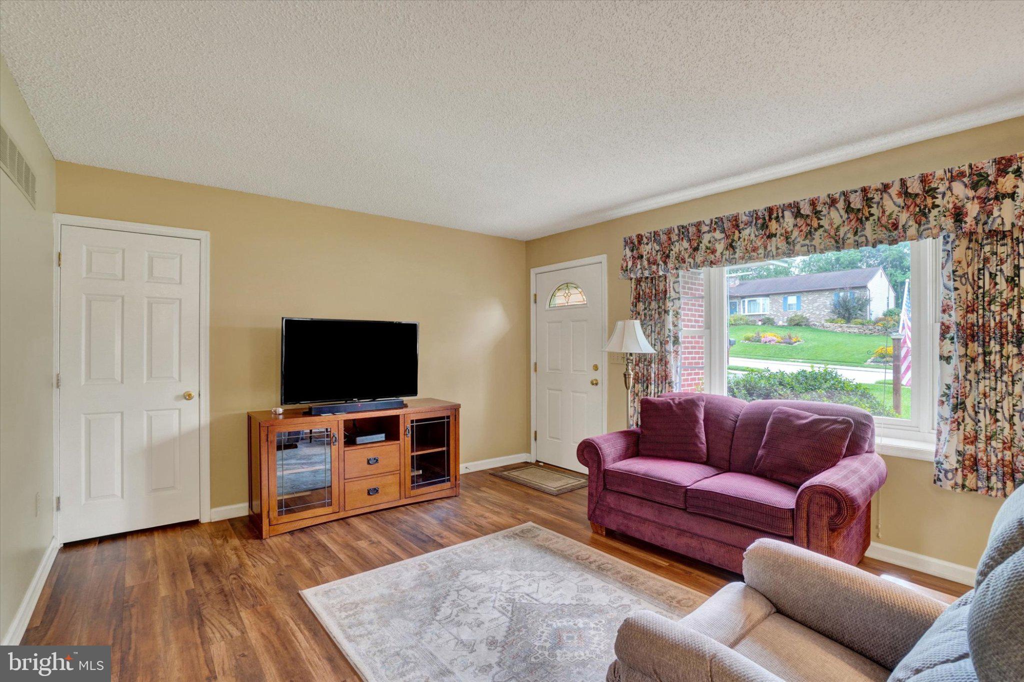 2829 GLEN HOLLOW DRIVE