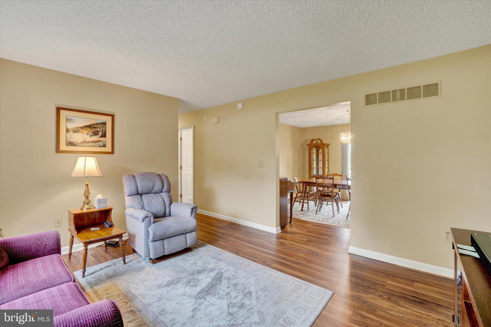 2829 GLEN HOLLOW DRIVE