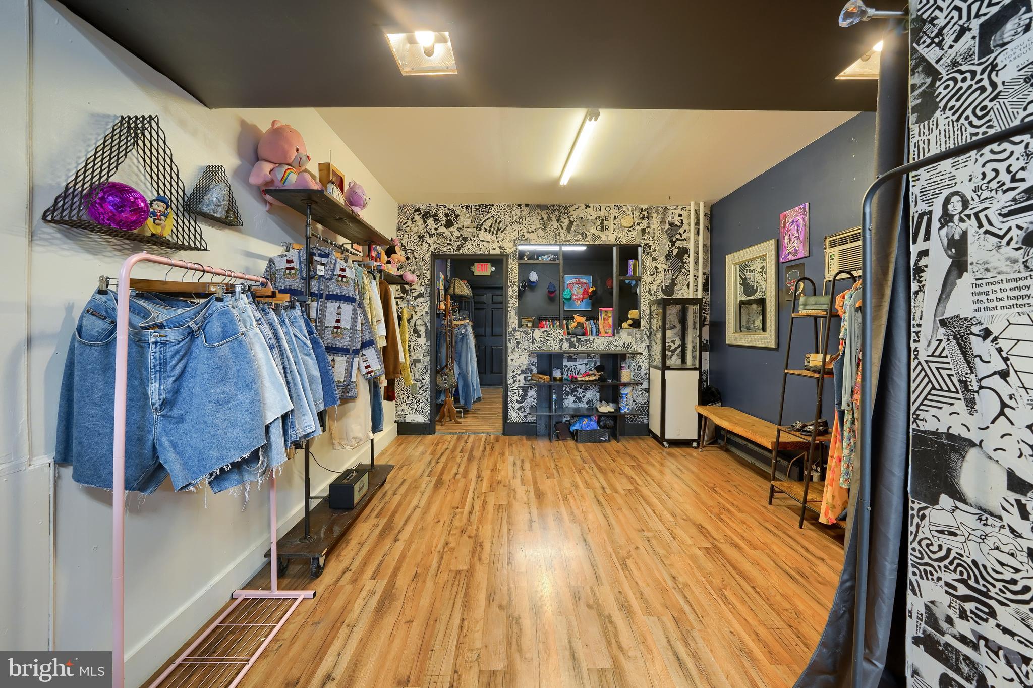 LANCASTER - Commercial Sale