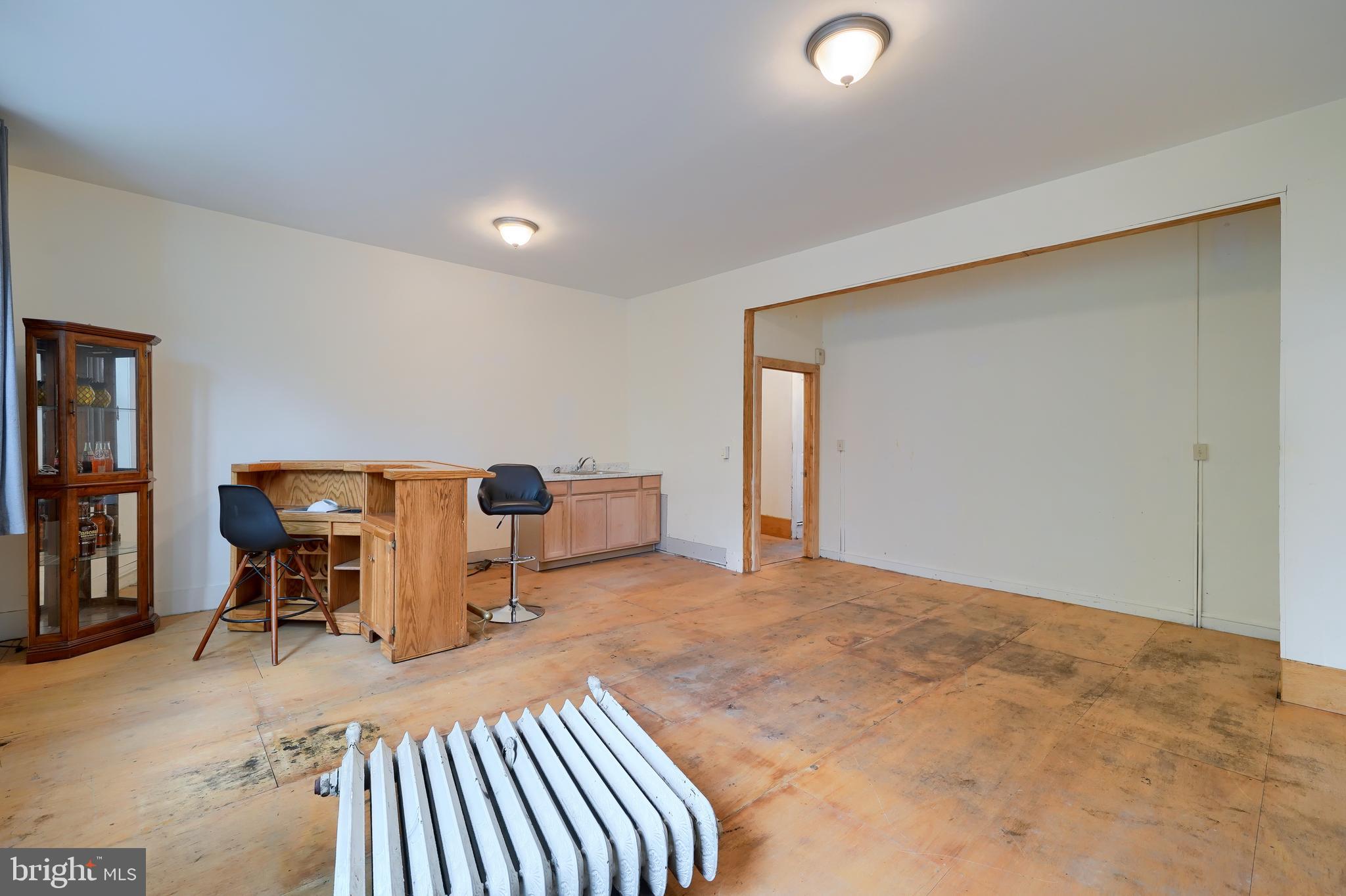 LANCASTER - Commercial Sale