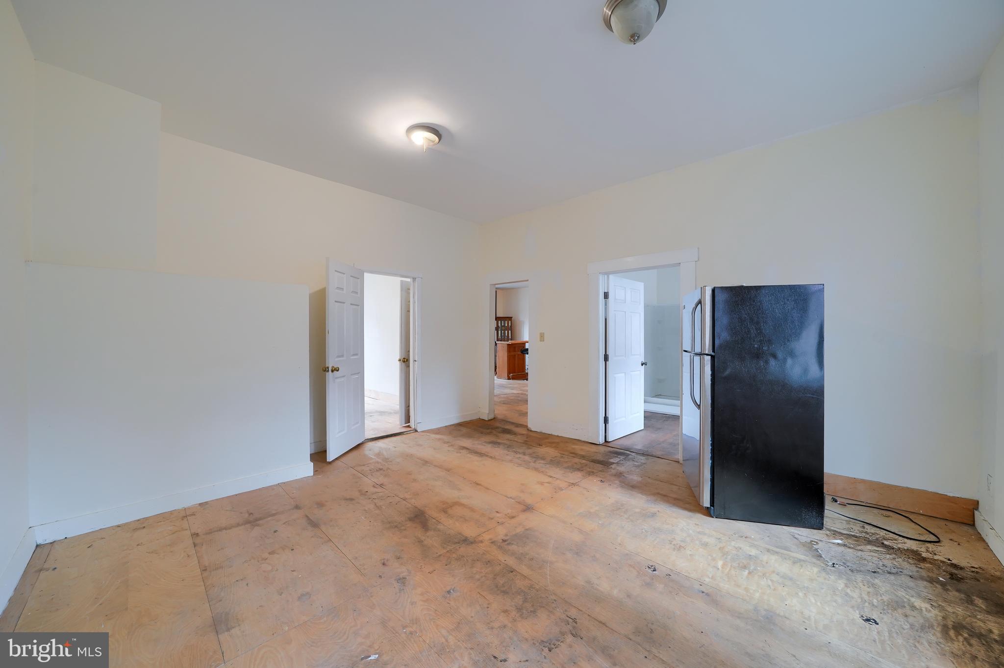 LANCASTER - Commercial Sale