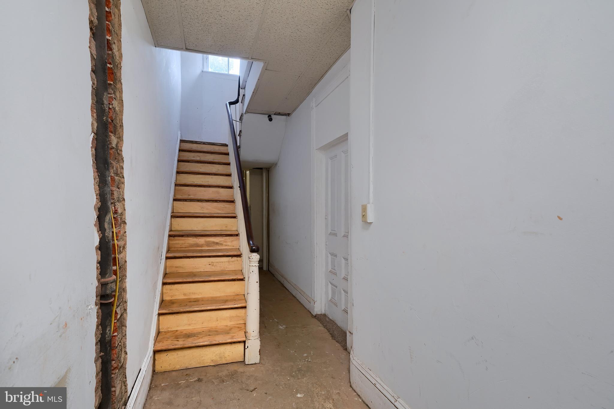 LANCASTER - Commercial Sale