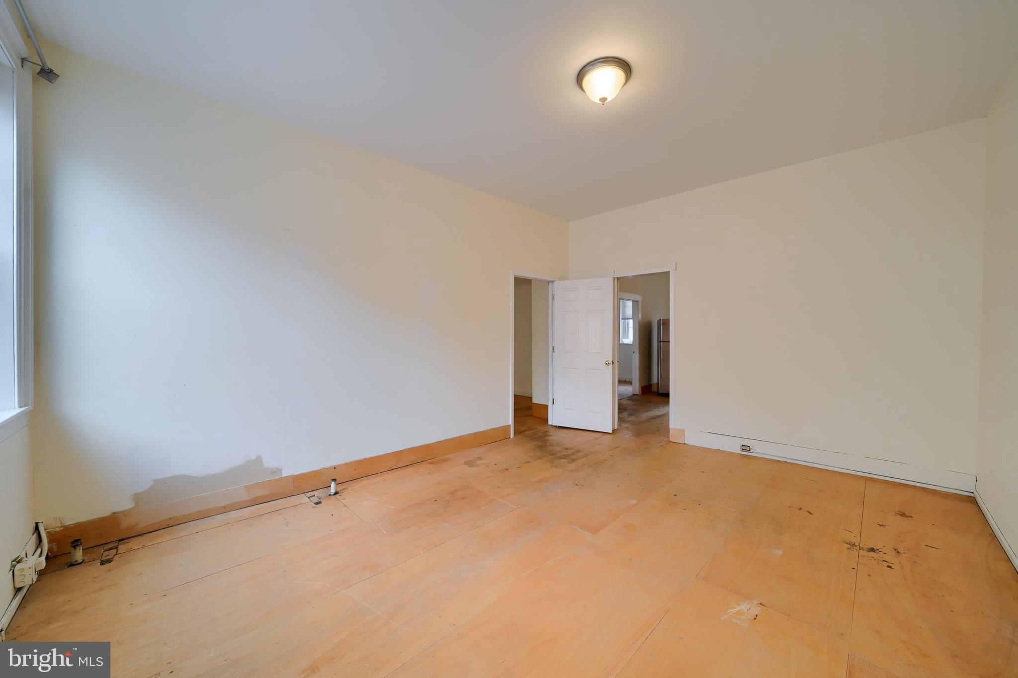 LANCASTER - Commercial Sale