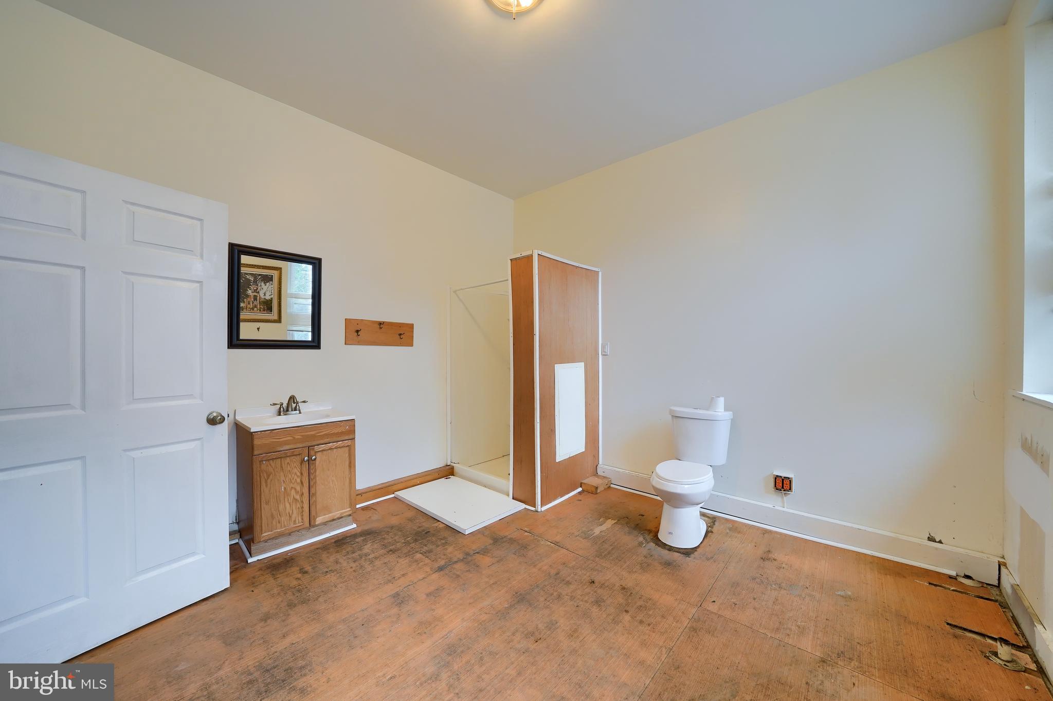 LANCASTER - Commercial Sale