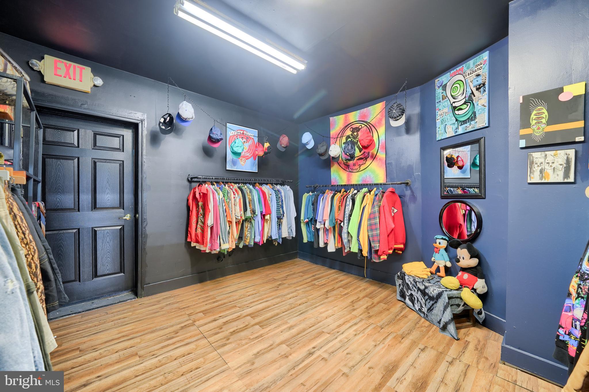 LANCASTER - Commercial Sale