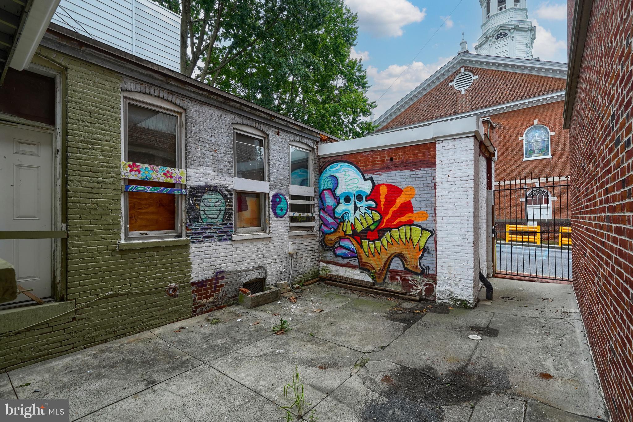 LANCASTER - Commercial Sale