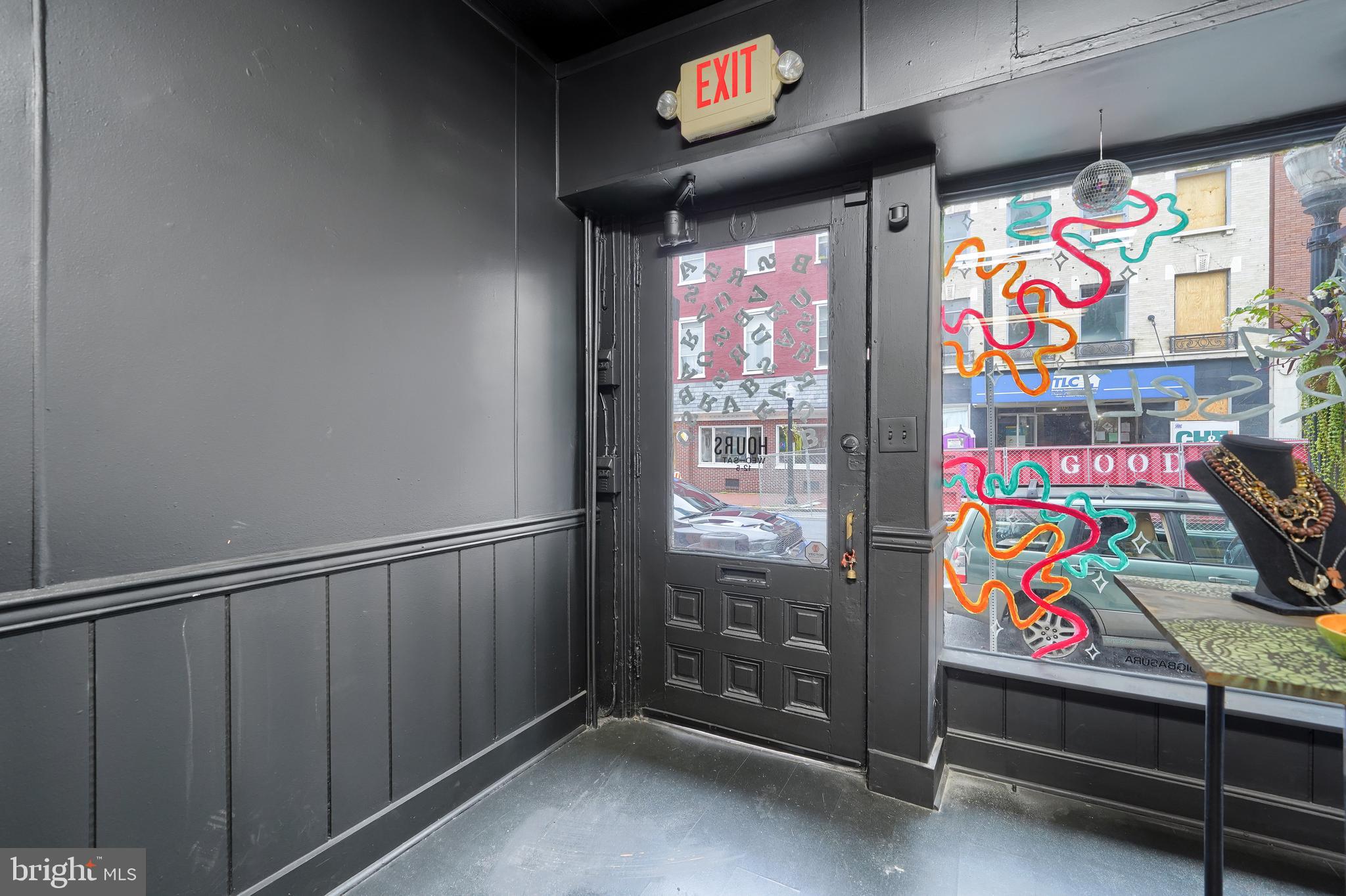 LANCASTER - Commercial Sale