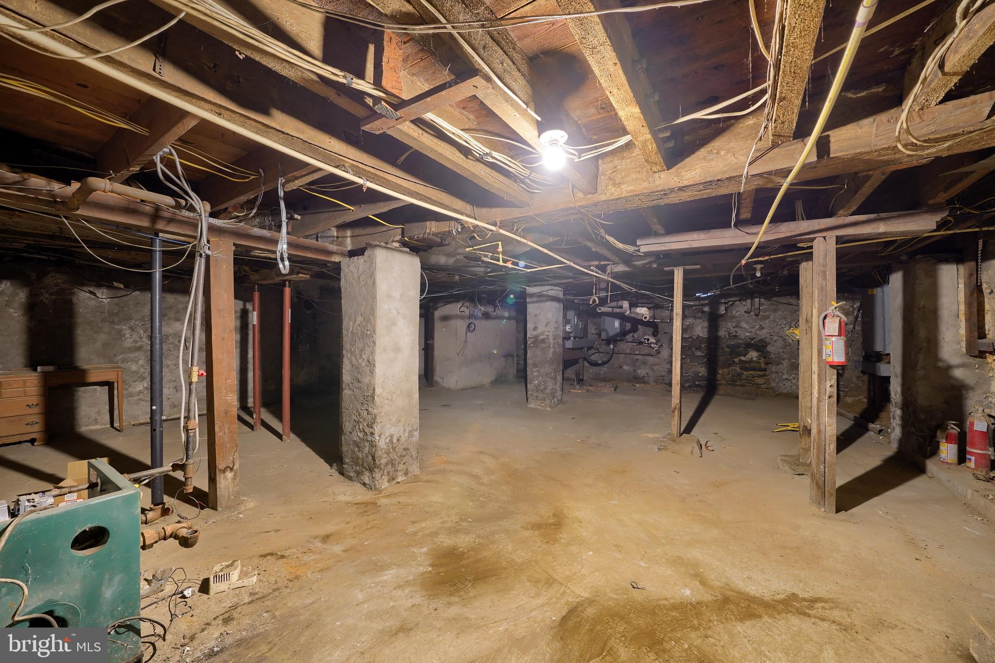 LANCASTER - Commercial Sale