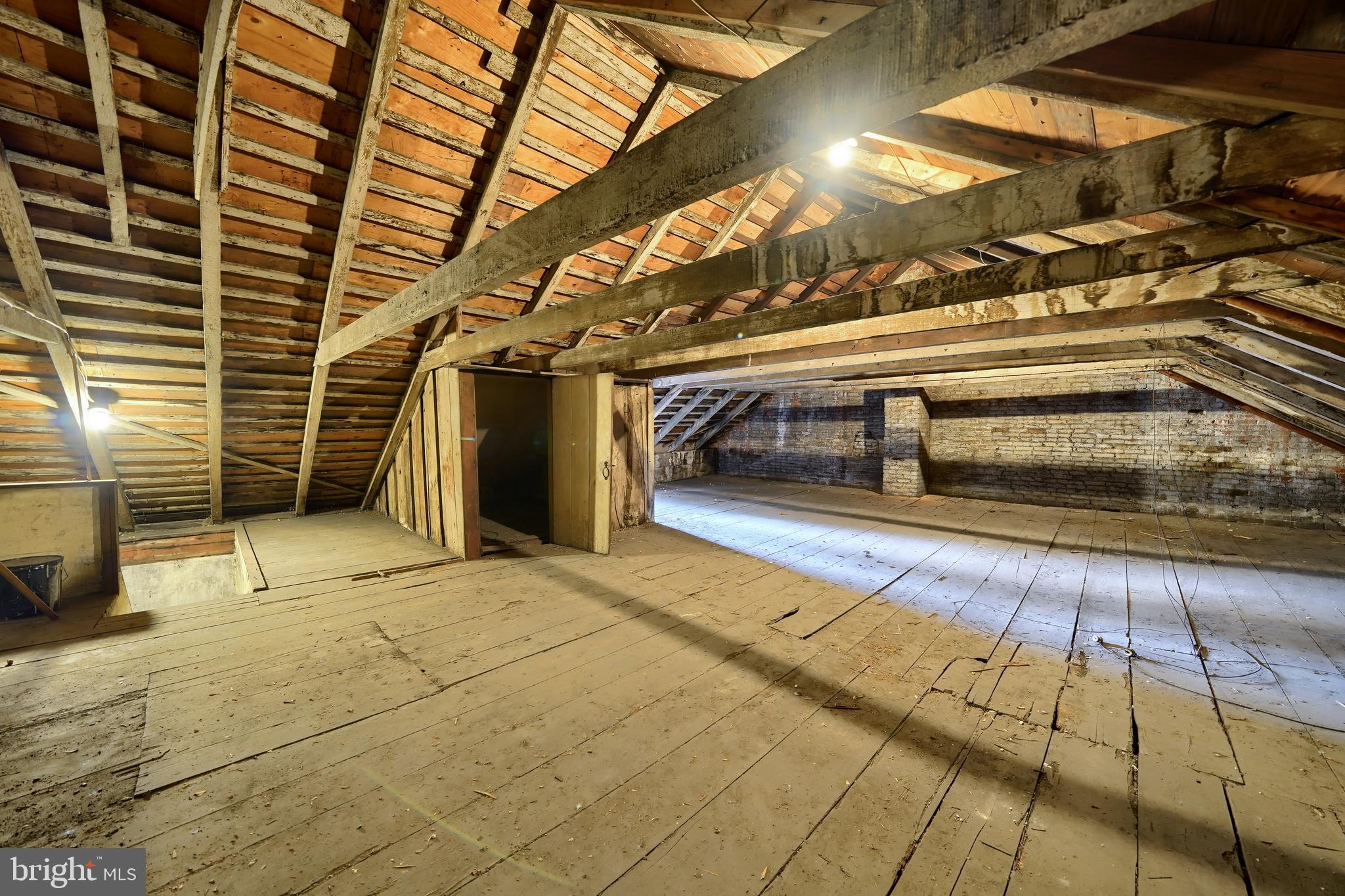 LANCASTER - Commercial Sale