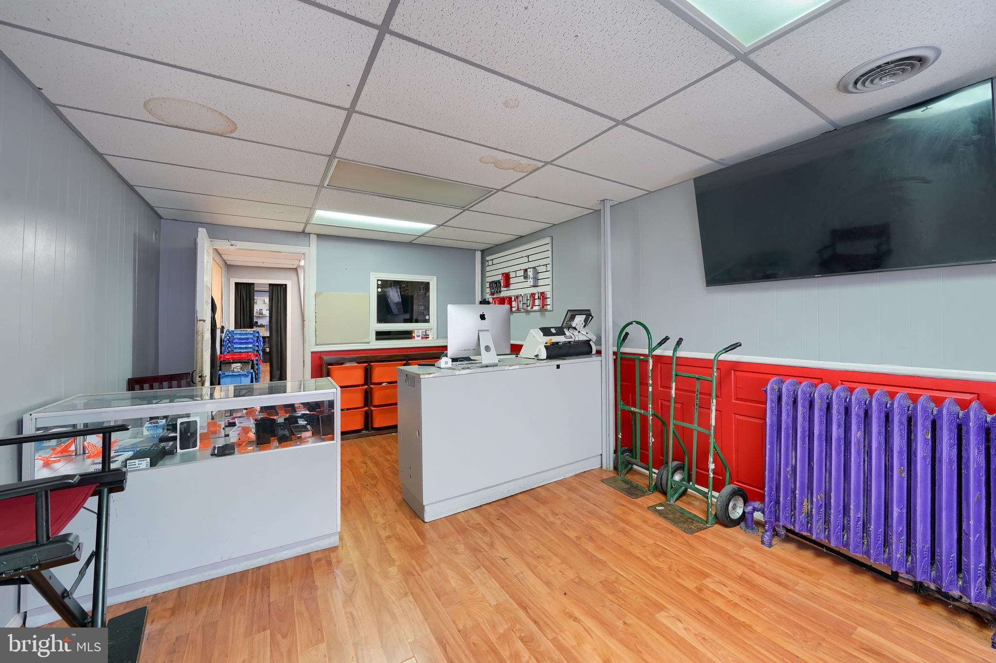 LANCASTER - Commercial Sale