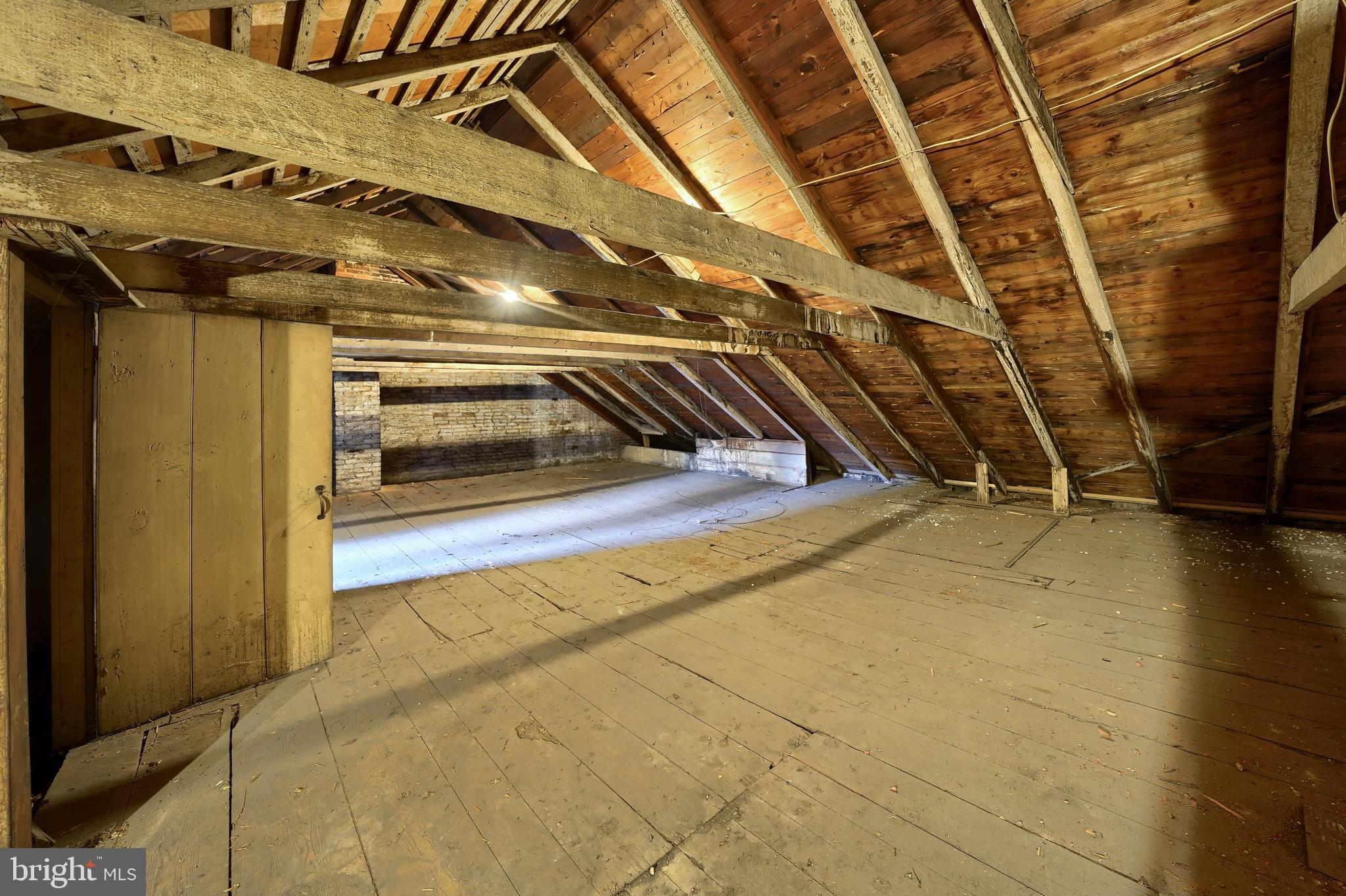 LANCASTER - Commercial Sale