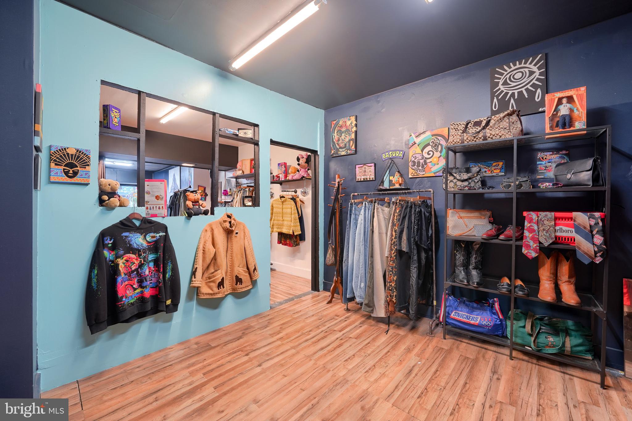 LANCASTER - Commercial Sale