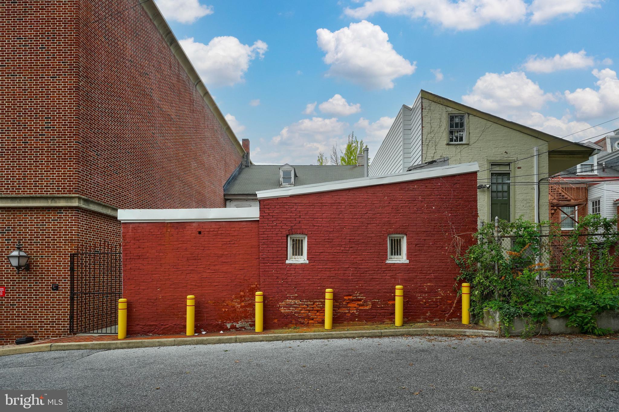 LANCASTER - Commercial Sale