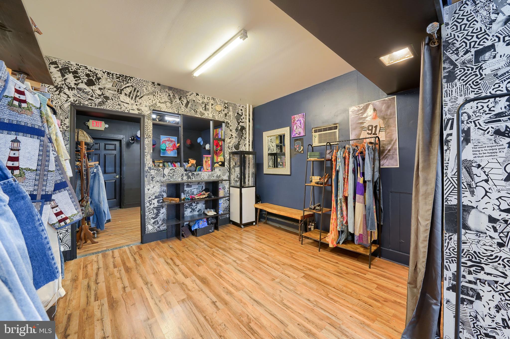 LANCASTER - Commercial Sale