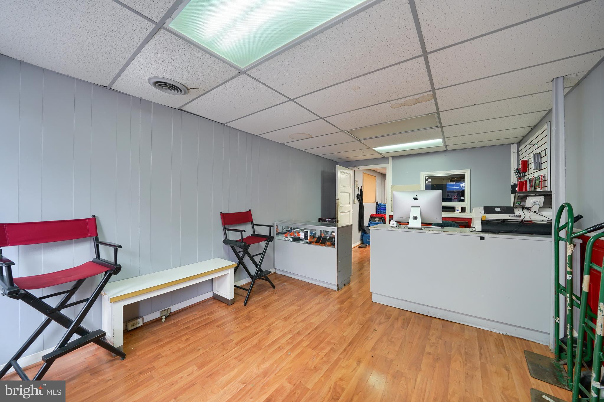 LANCASTER - Commercial Sale